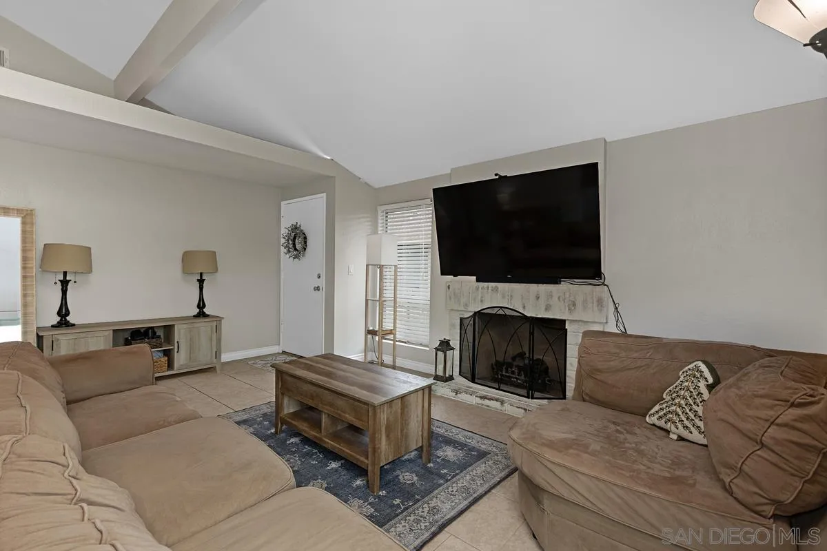 Photo #6: 260011614 Listing: Photo #6