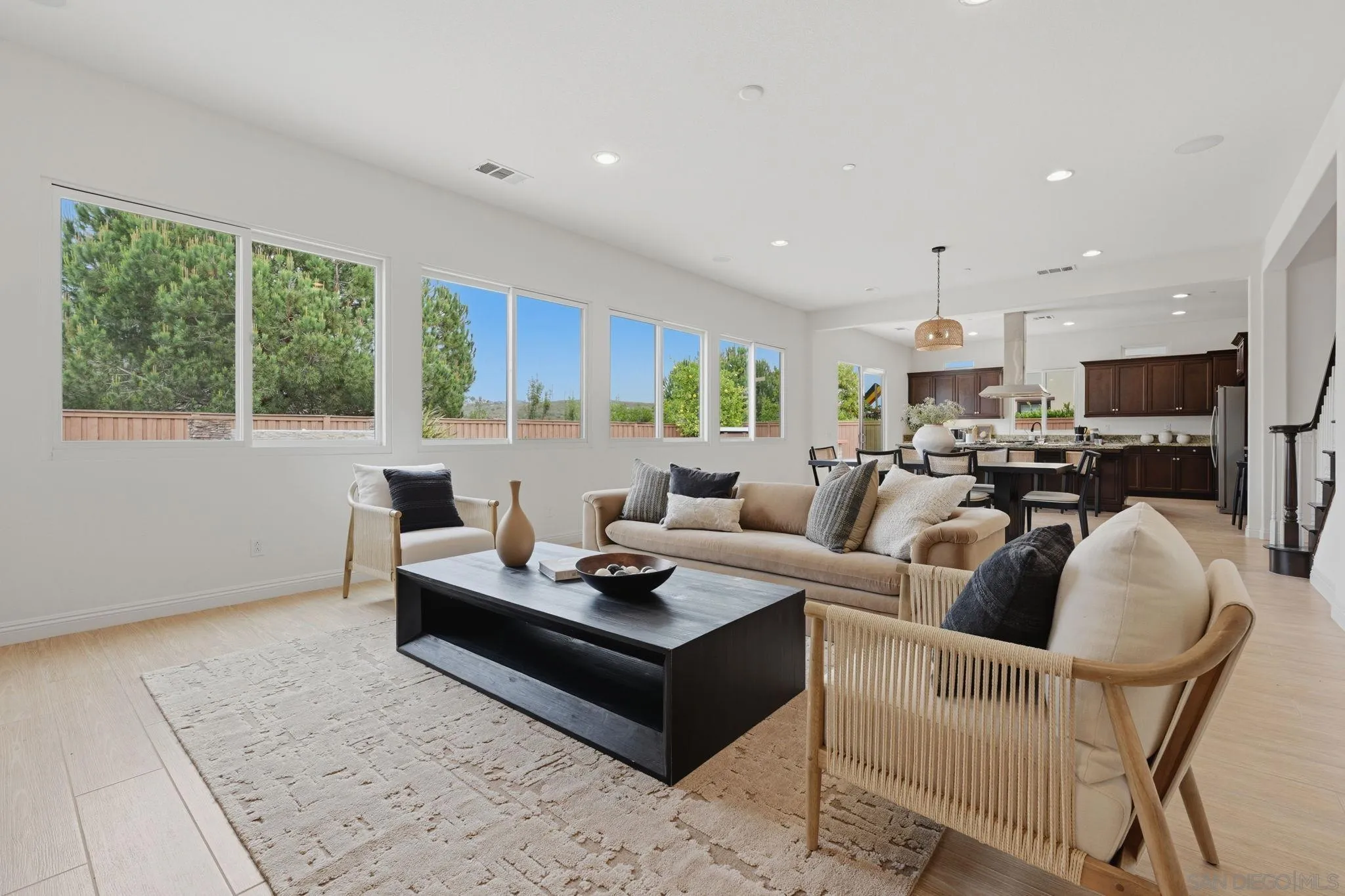 https://cdn.realtyfeed.com/cdn/127/260011617/045b345d80a337563abd99b78b2041eb.webp