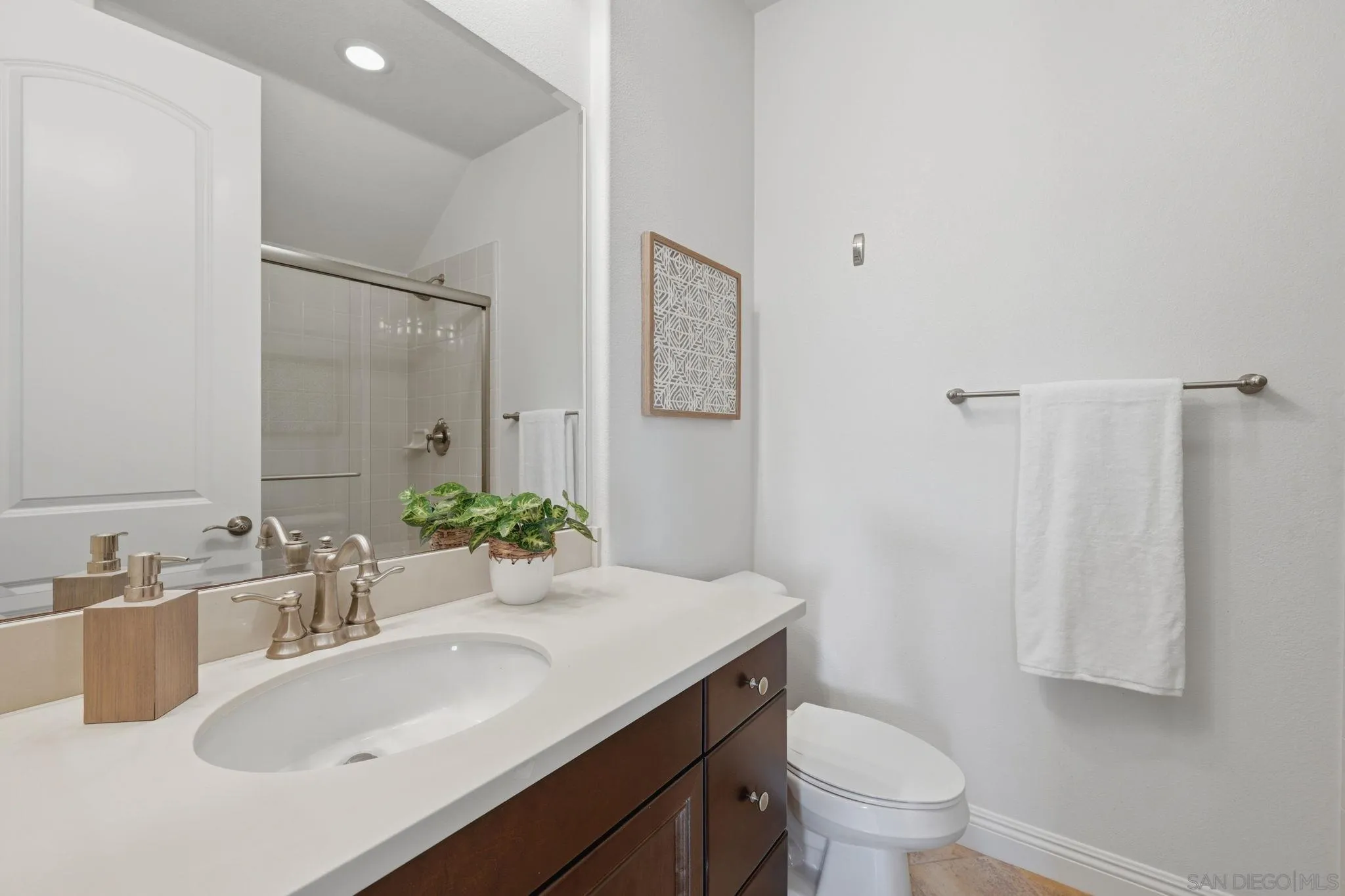https://cdn.realtyfeed.com/cdn/127/260011617/66ac7f5b715f831eed891037b2157cc2.webp