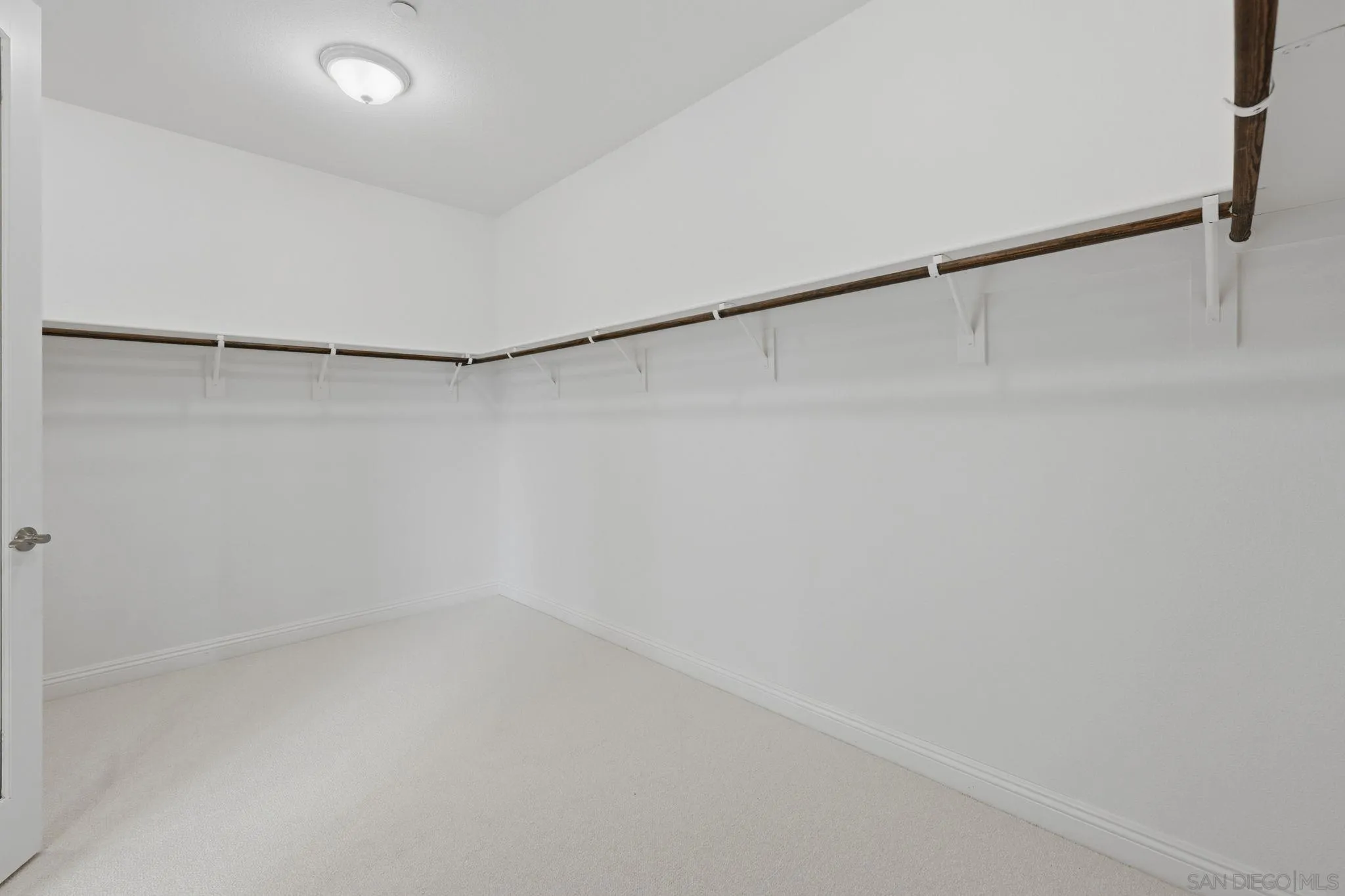 https://cdn.realtyfeed.com/cdn/127/260011617/6c359a8c4a993269687473babbfa8ddb.webp