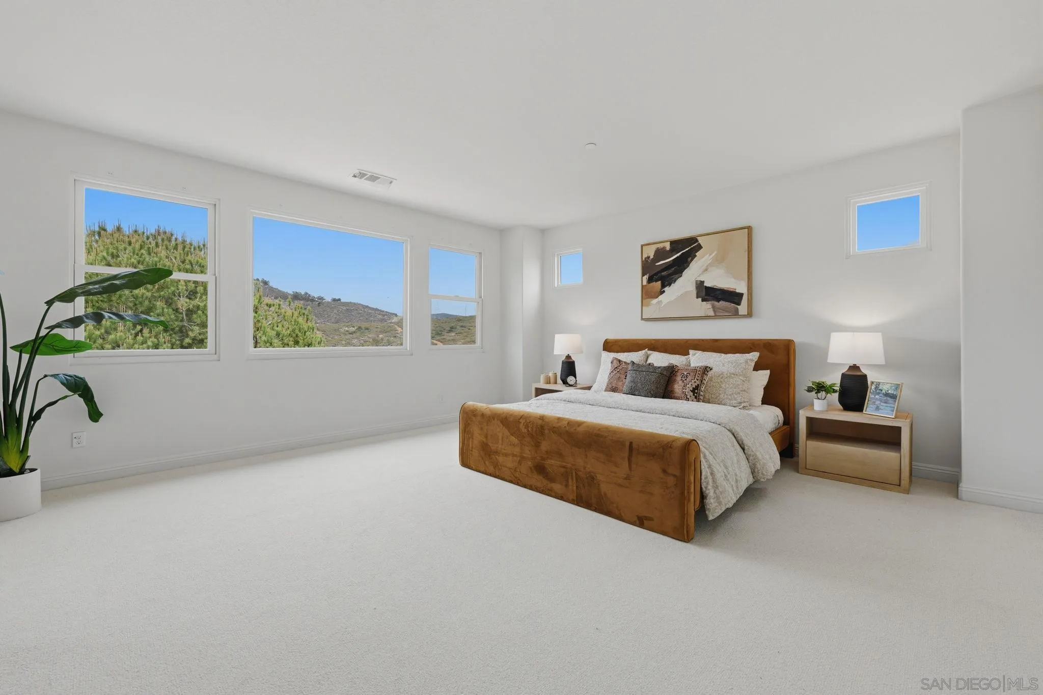 https://cdn.realtyfeed.com/cdn/127/260011617/6ed52ca7578851b8f3e3336e9d101d3a.webp