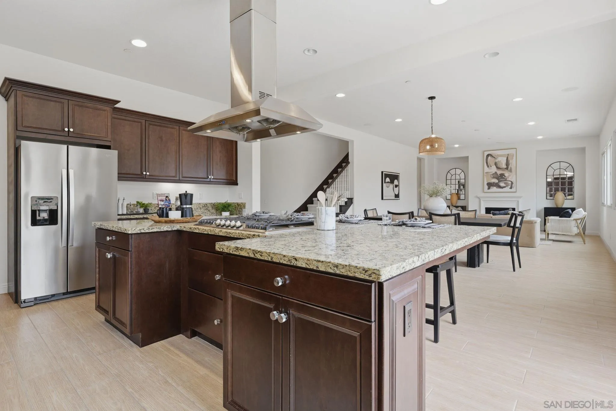 https://cdn.realtyfeed.com/cdn/127/260011617/7100c3485f0a5d1ab1a89c29cdd09f3e.webp