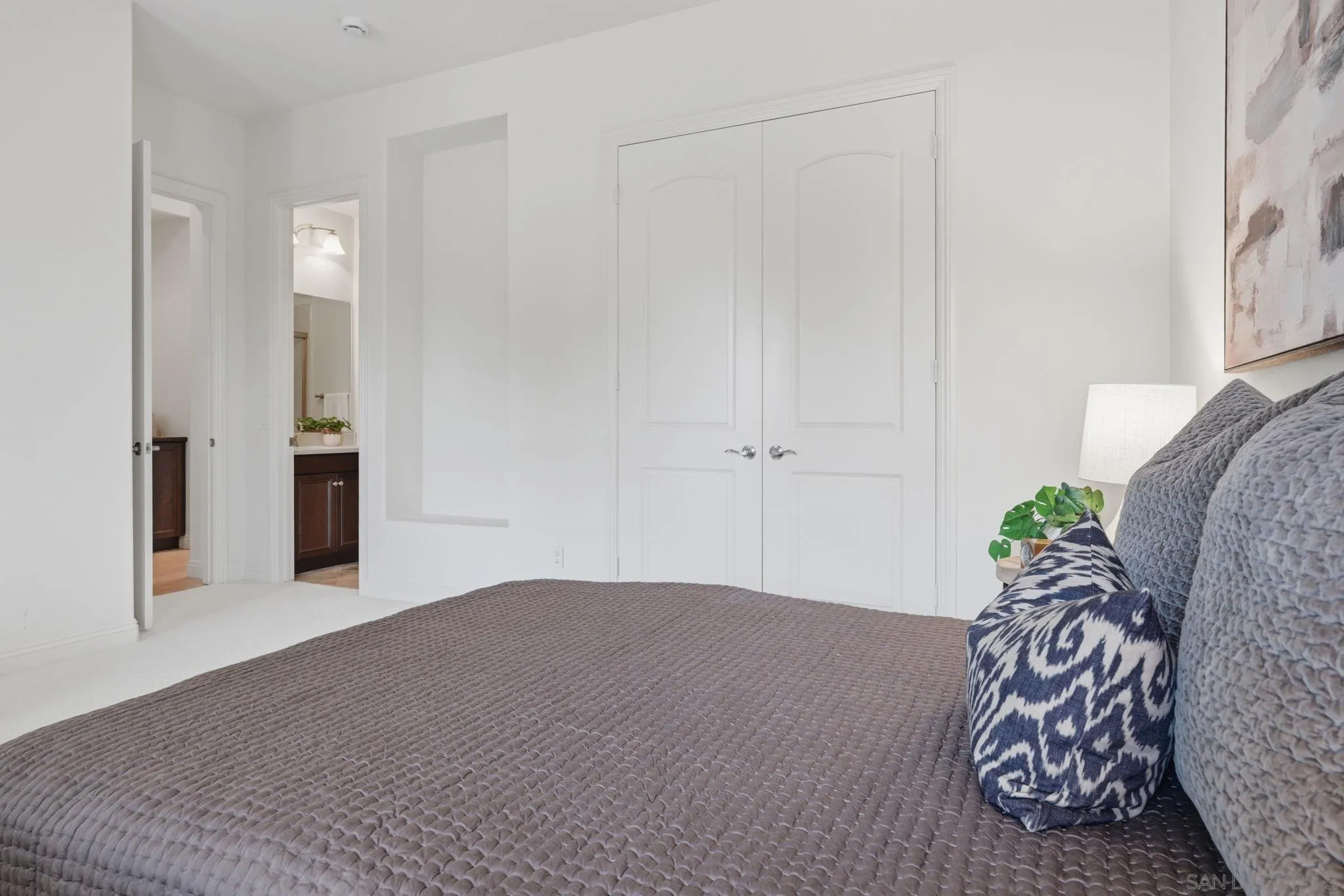 https://cdn.realtyfeed.com/cdn/127/260011617/964a00cf2ce3ed64f62a5b545f88d7d7.webp