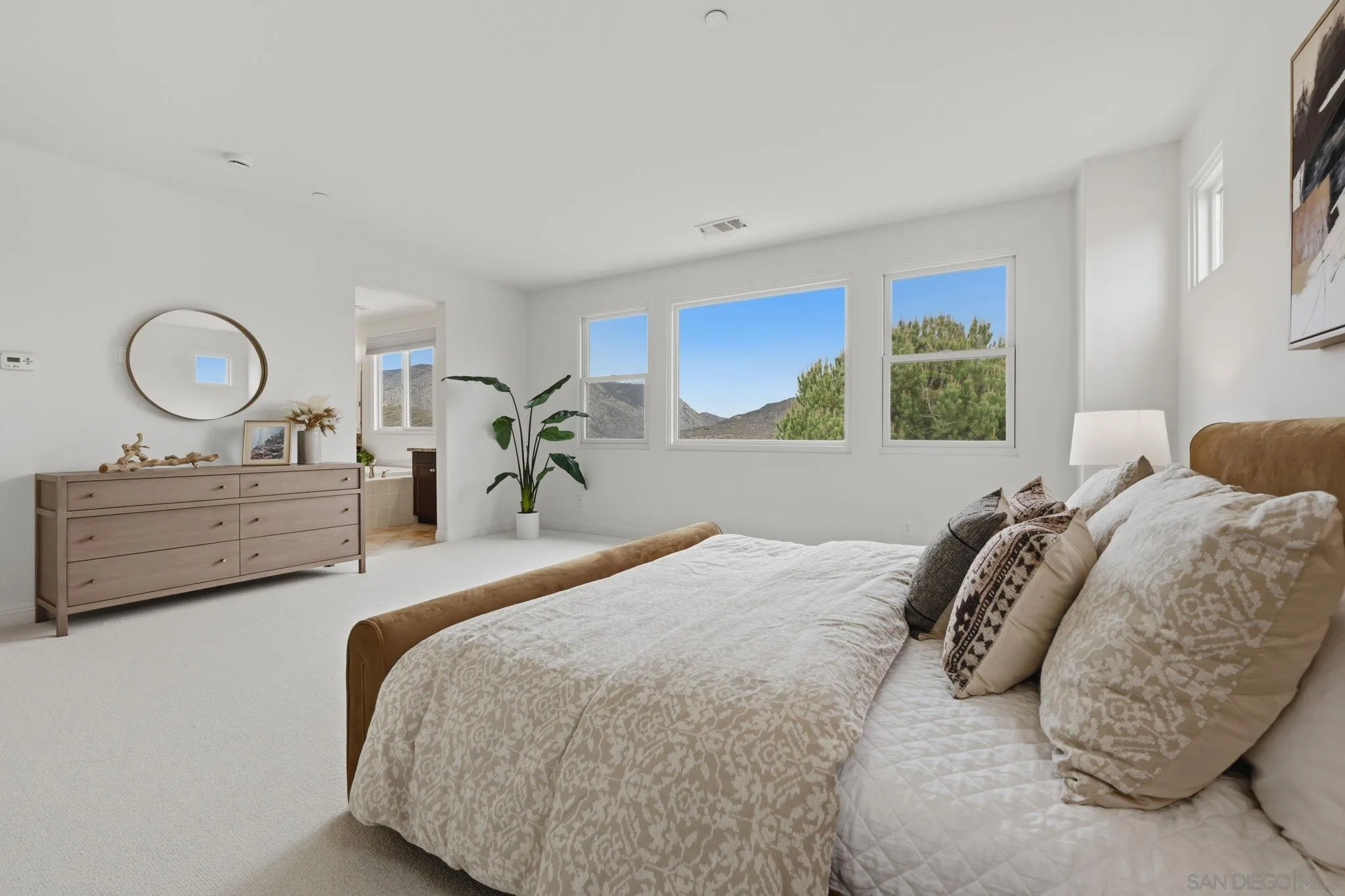 https://cdn.realtyfeed.com/cdn/127/260011617/a905d1366b579515b20fdc487d001395.webp