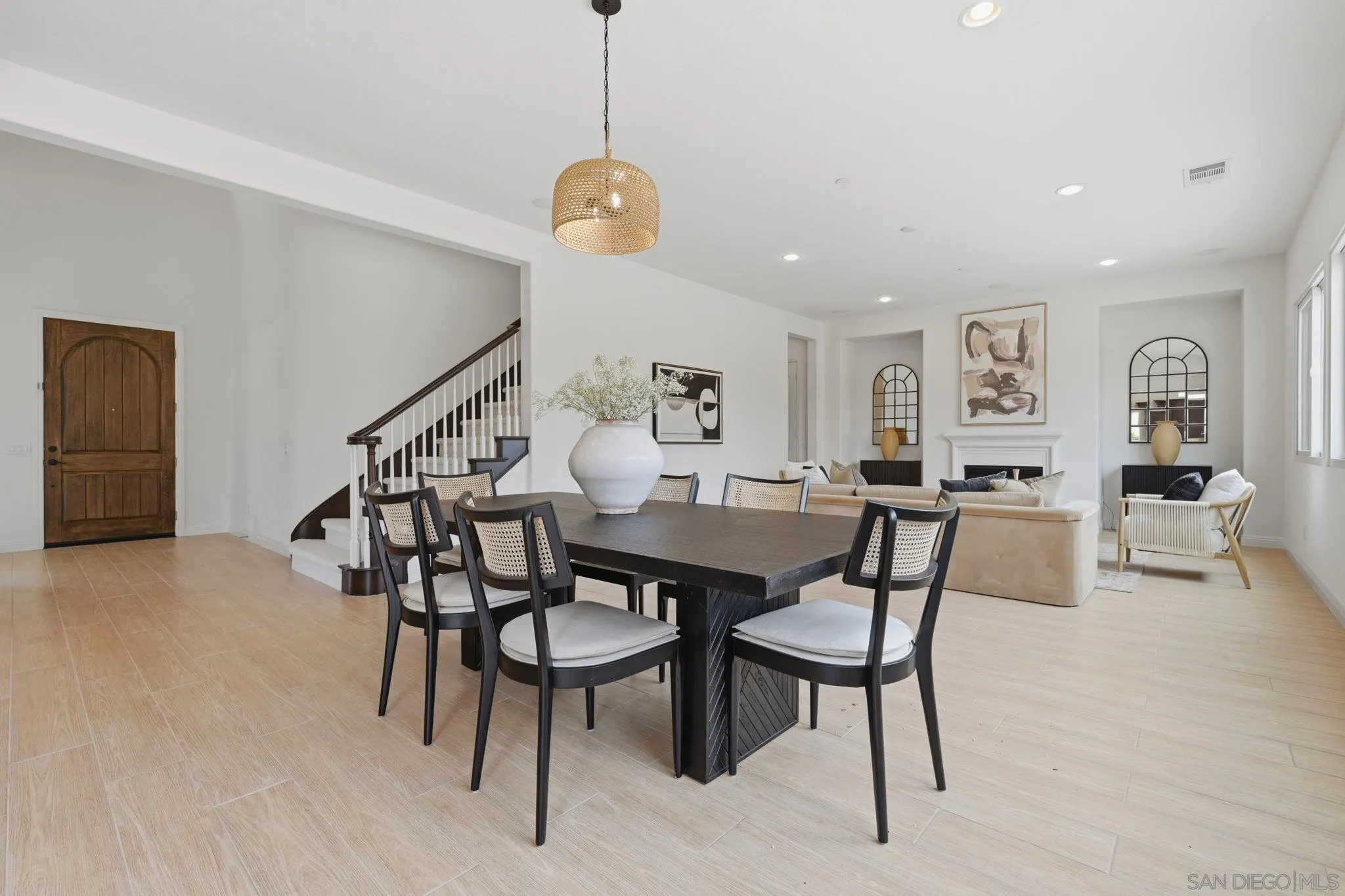 https://cdn.realtyfeed.com/cdn/127/260011617/c50698a64f7a7c7f189ecf32cb9efae3.webp