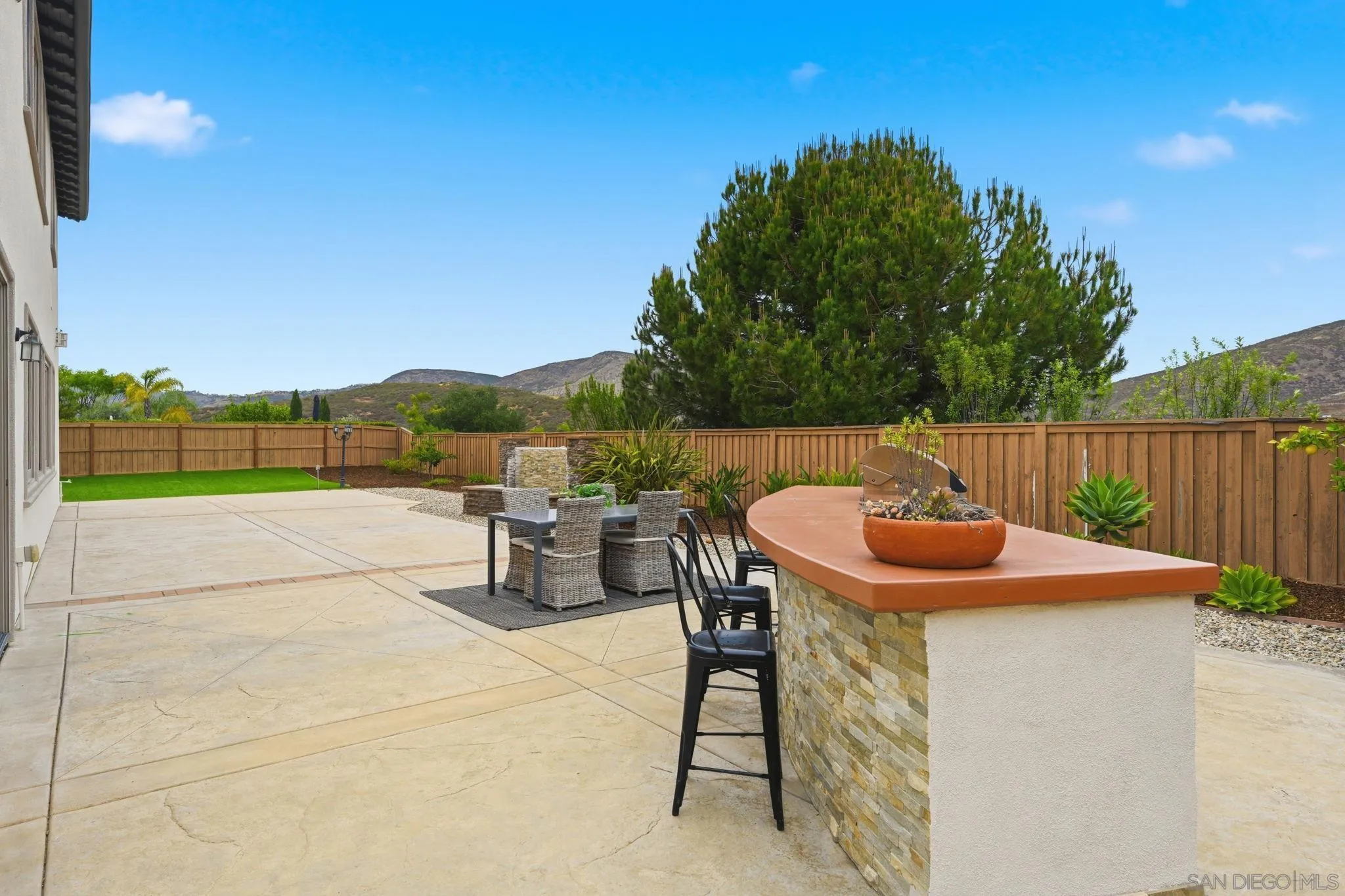 https://cdn.realtyfeed.com/cdn/127/260011617/ca5910ba7e651bfc1a8ab0d80b43fa8e.webp