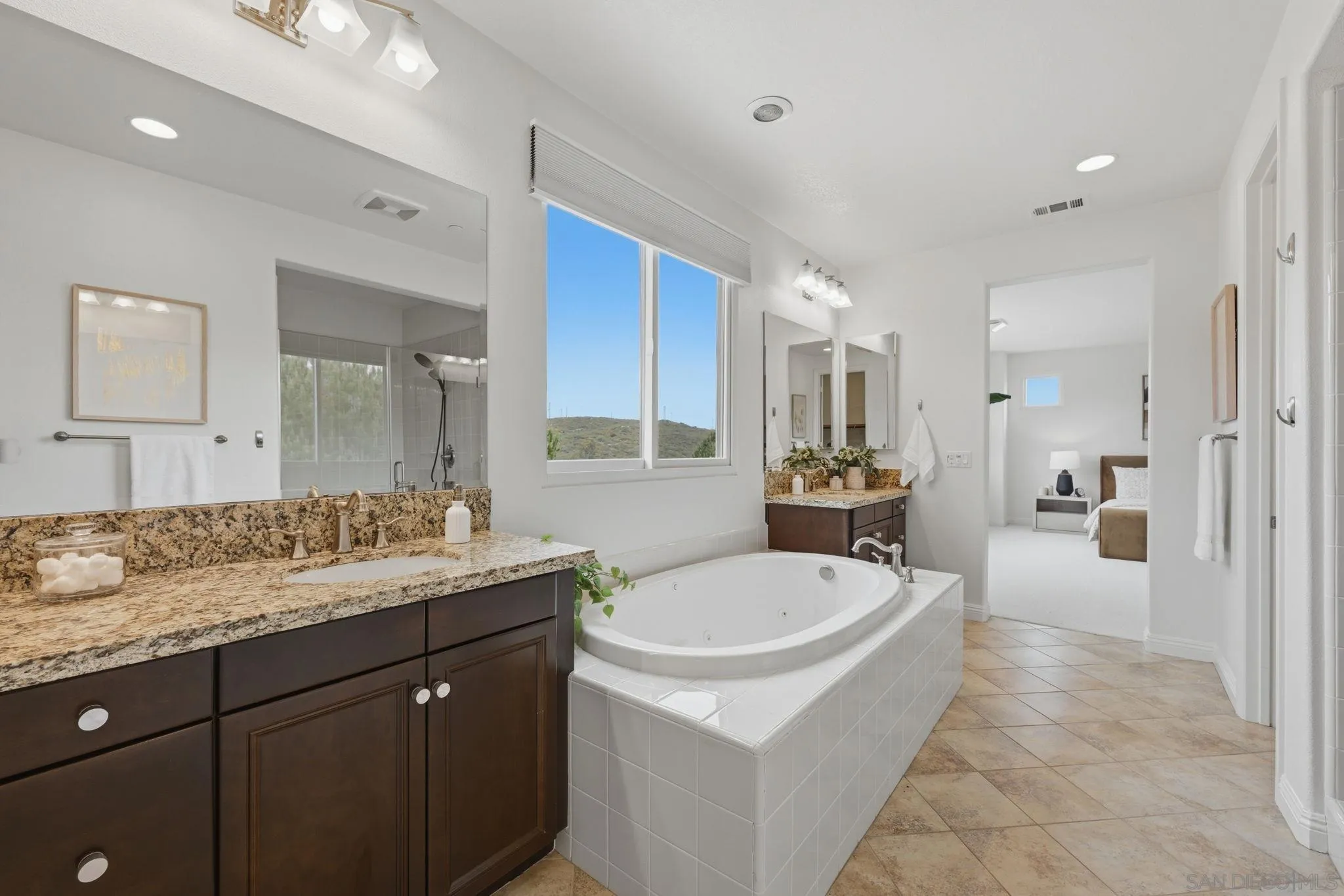 https://cdn.realtyfeed.com/cdn/127/260011617/ce079a877e07b7ba288877a9e9f18845.webp
