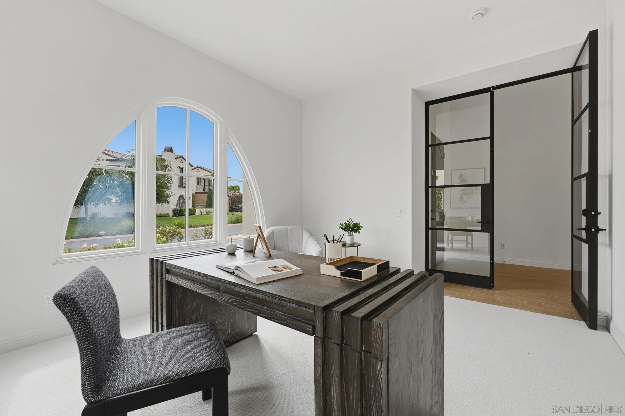 https://cdn.realtyfeed.com/cdn/127/260011617/de802453ab8483f0e866d8722dcbd0be.webp