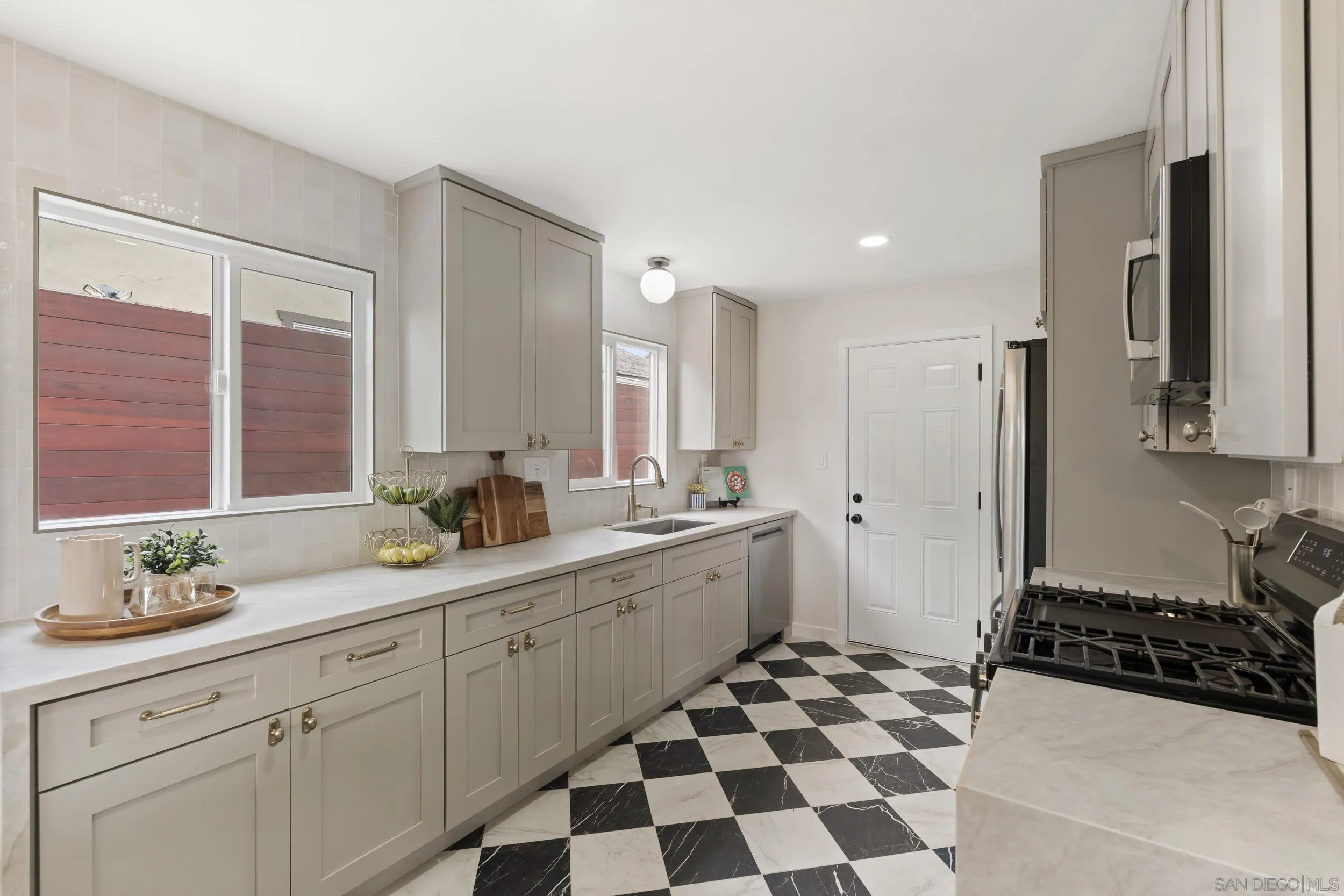 https://cdn.realtyfeed.com/cdn/127/260011623/4af02f7e0dee917ba910319ac5fd12ab.webp