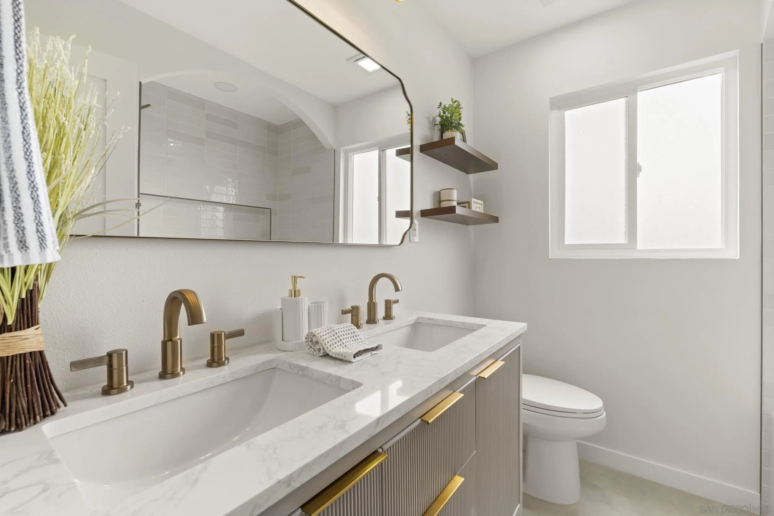 https://cdn.realtyfeed.com/cdn/127/260011623/5aaacf78b9c6390debcd54de44654478.webp