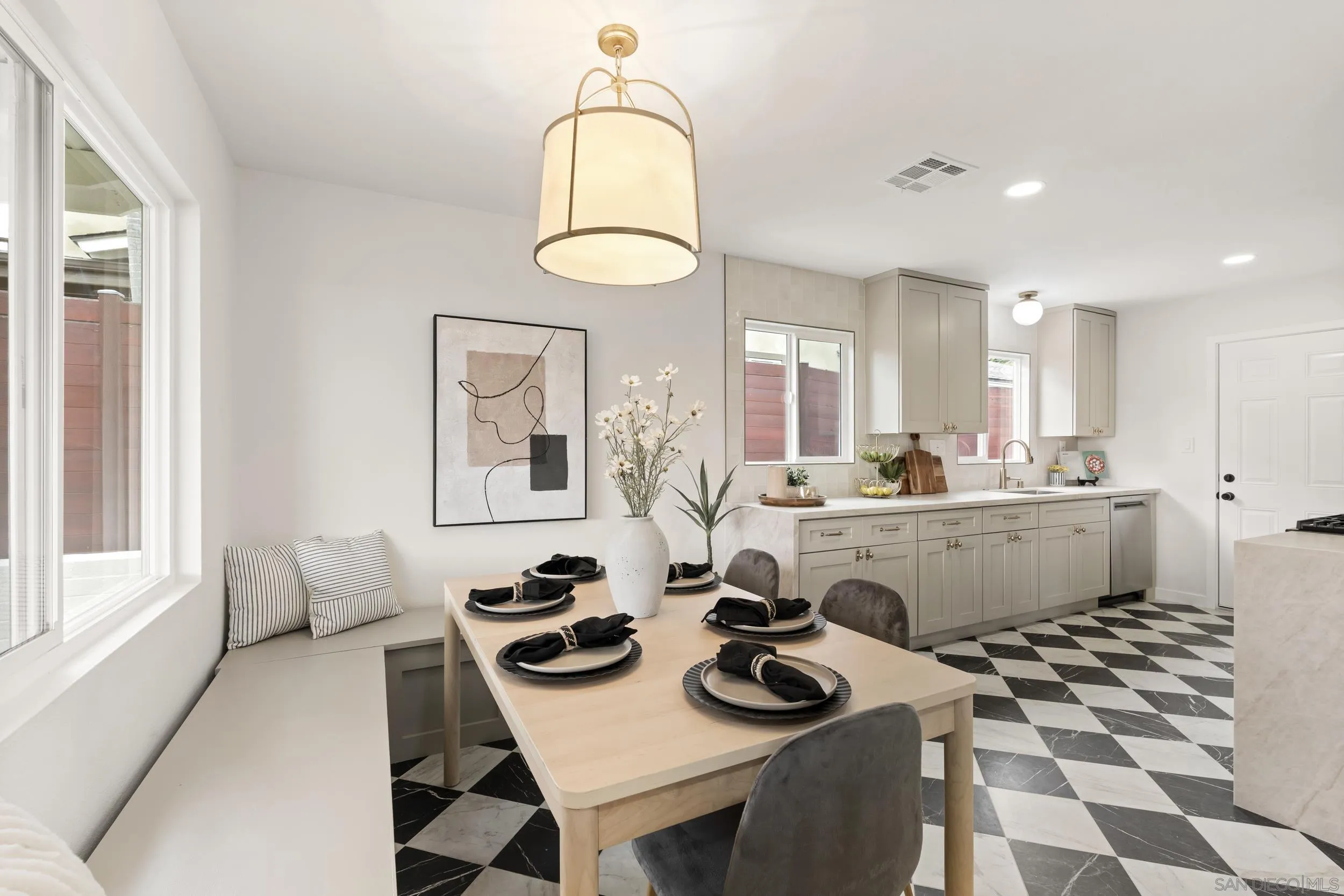 https://cdn.realtyfeed.com/cdn/127/260011623/906bbd0c3b21fcd2d67dab6bf15b5ef3.webp