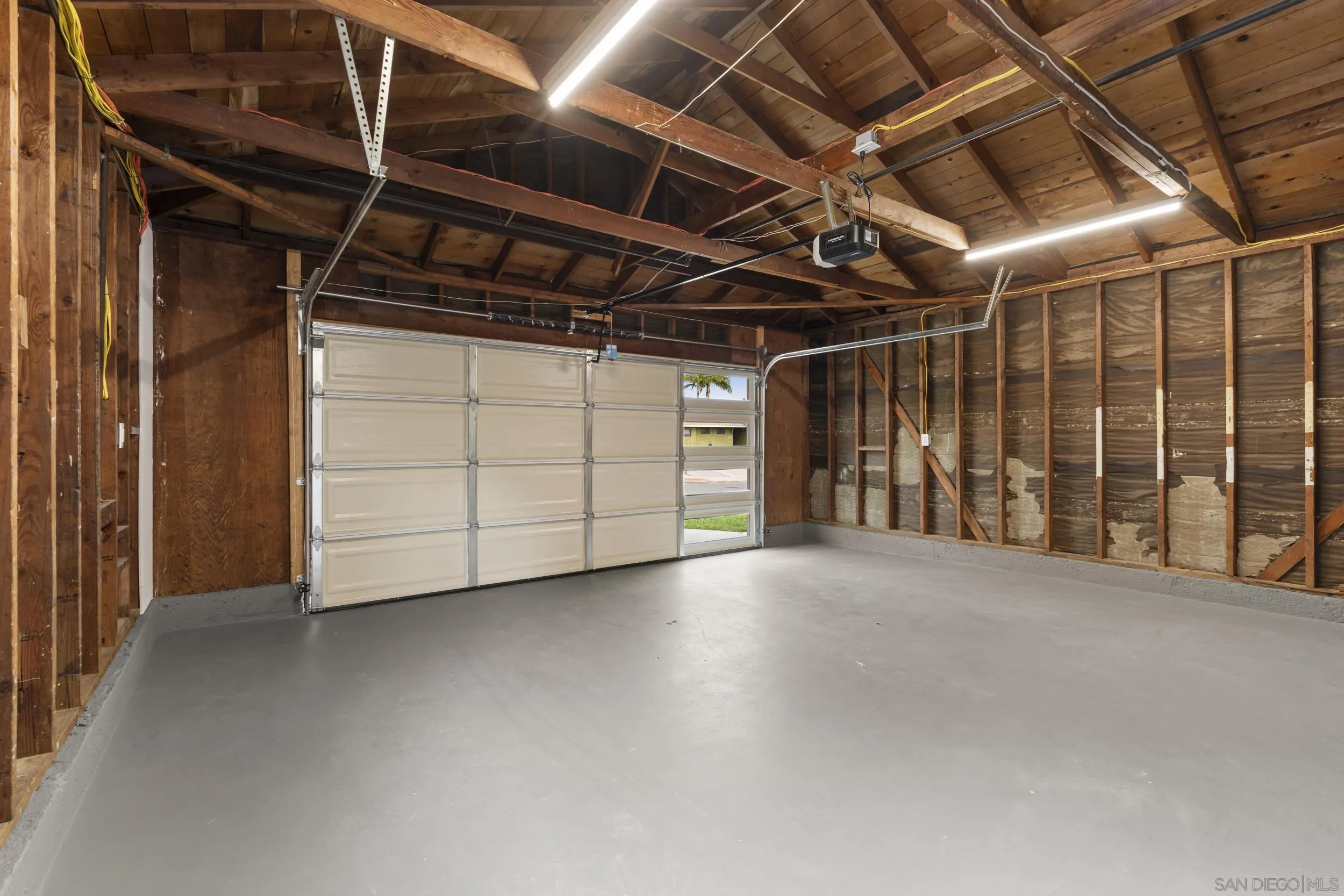 https://cdn.realtyfeed.com/cdn/127/260011623/af6a1a3323fb6d709a44751e414f95f0.webp