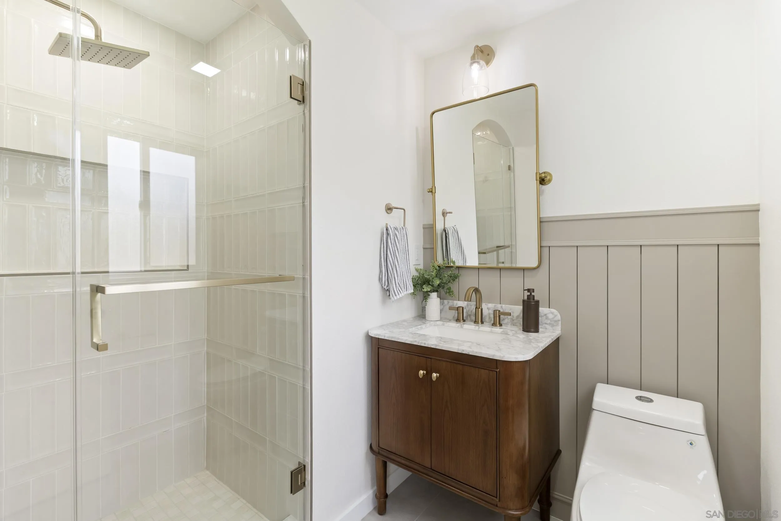 https://cdn.realtyfeed.com/cdn/127/260011623/d65b58bf63e99ac266d702b545eaad5f.webp
