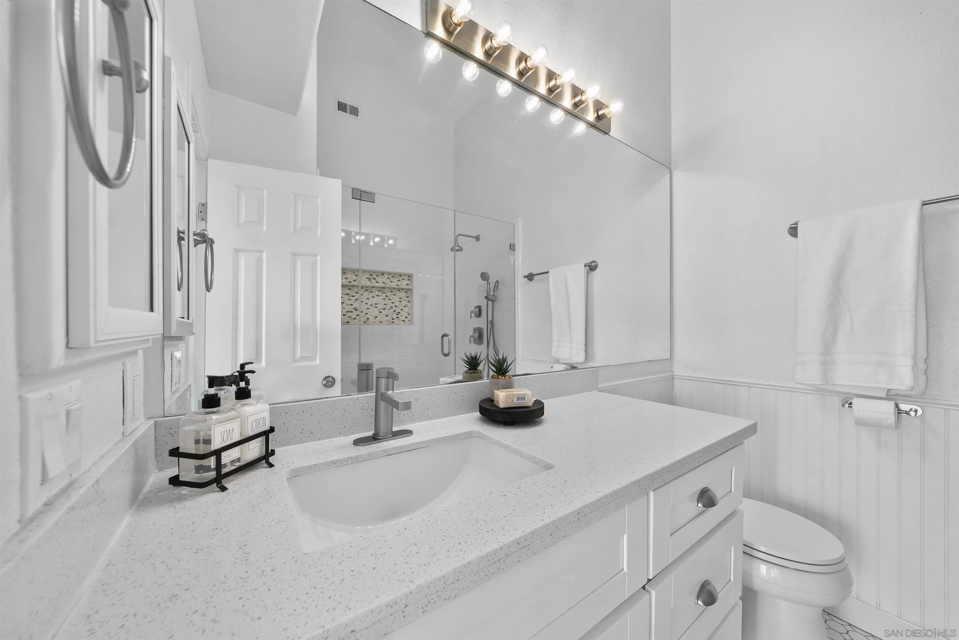 https://cdn.realtyfeed.com/cdn/127/260011629/049435ce1012fdcf3333f3fbff47db00.webp