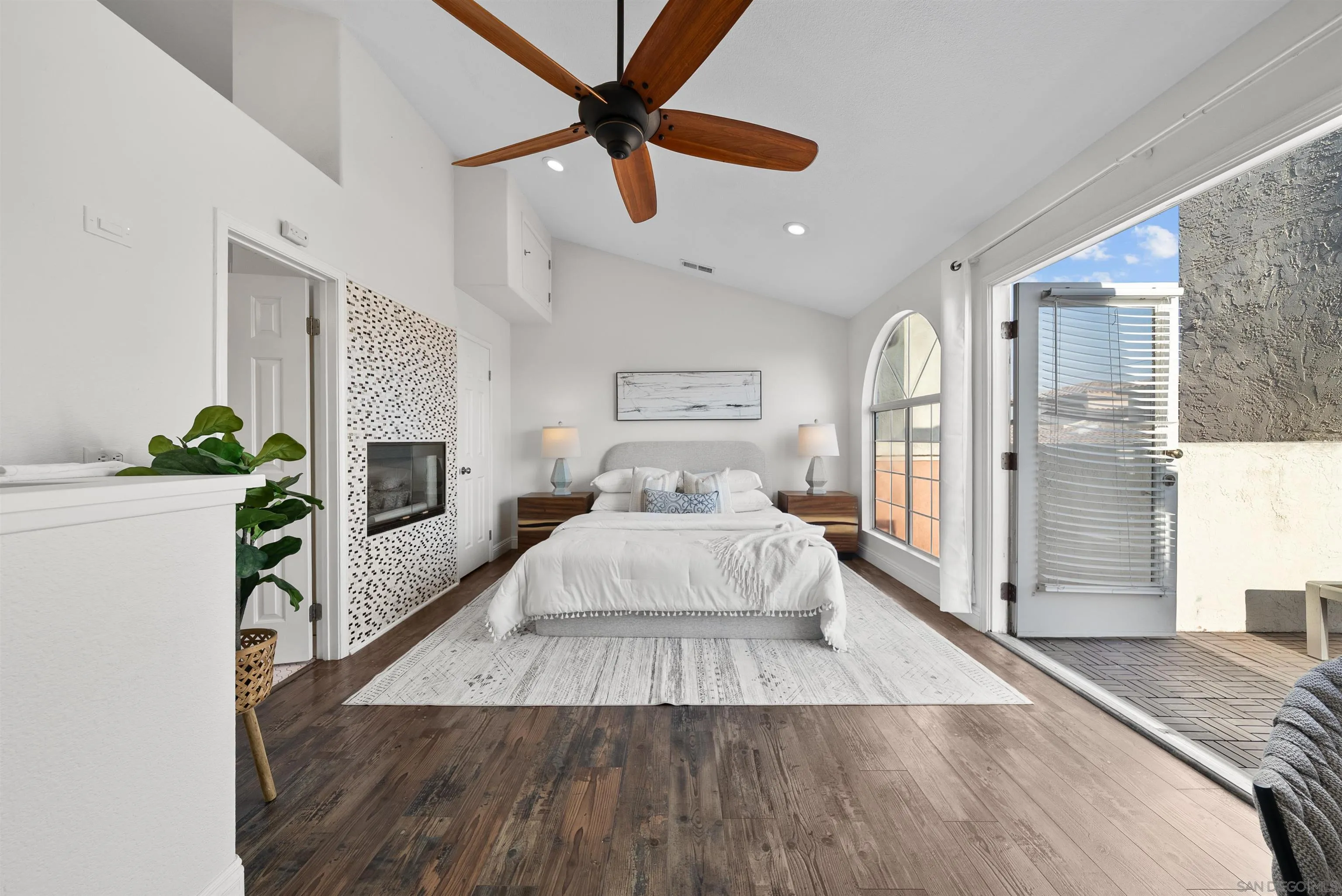 https://cdn.realtyfeed.com/cdn/127/260011629/08131e4a8c14963c53aae023ef2287bc.webp