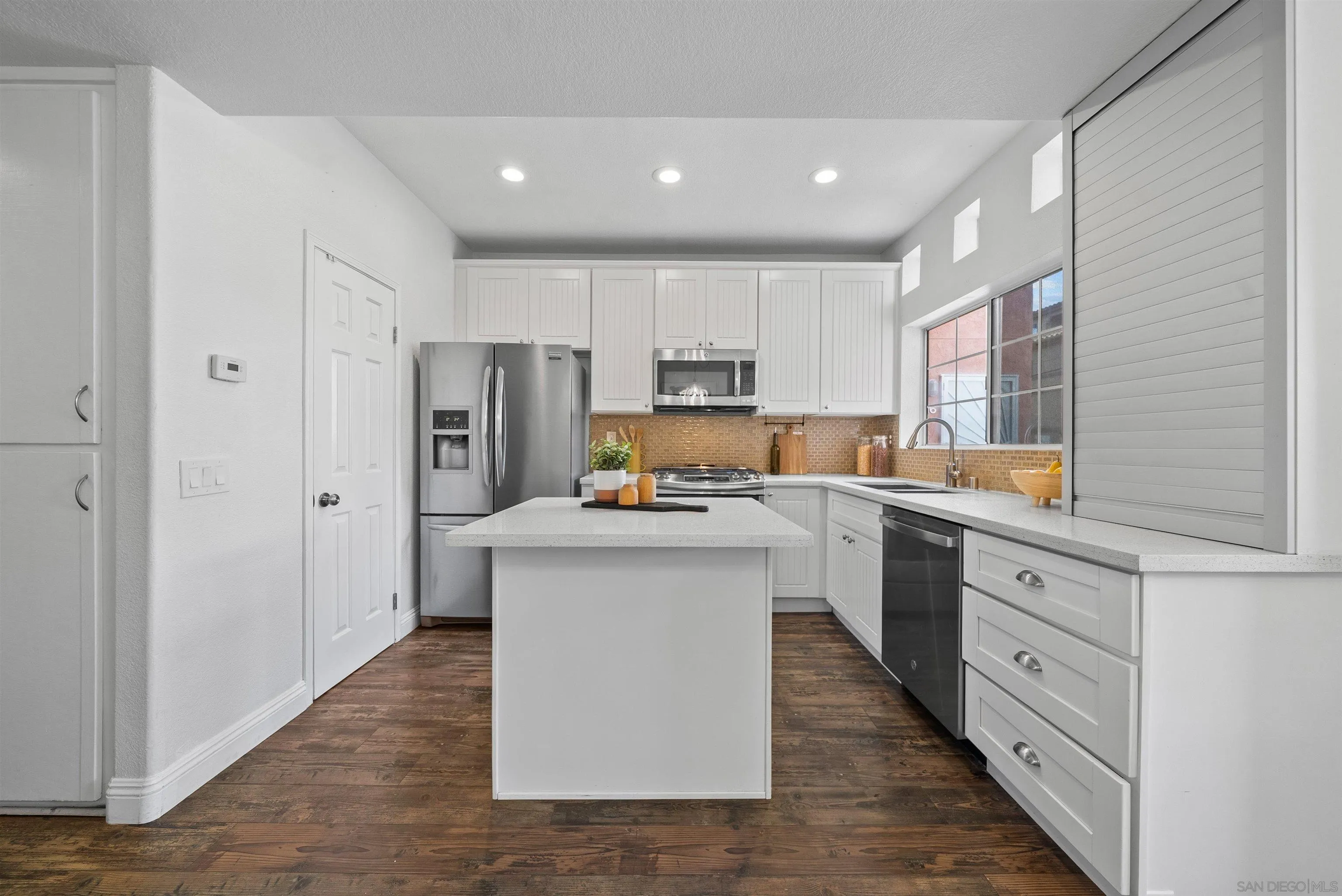https://cdn.realtyfeed.com/cdn/127/260011629/1fac62cf0f15a197b1b373e91197c145.webp
