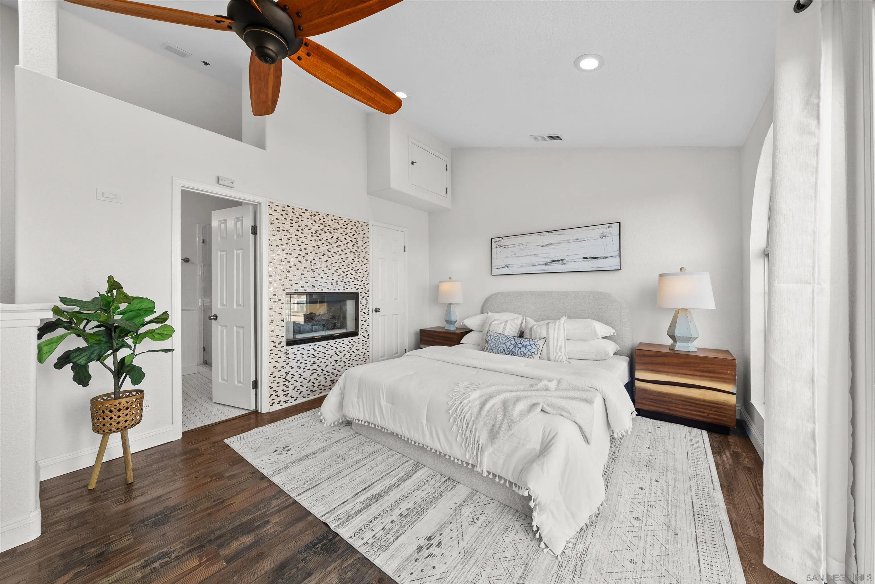 https://cdn.realtyfeed.com/cdn/127/260011629/433617ffe1692739f289d1494dafcfbb.webp