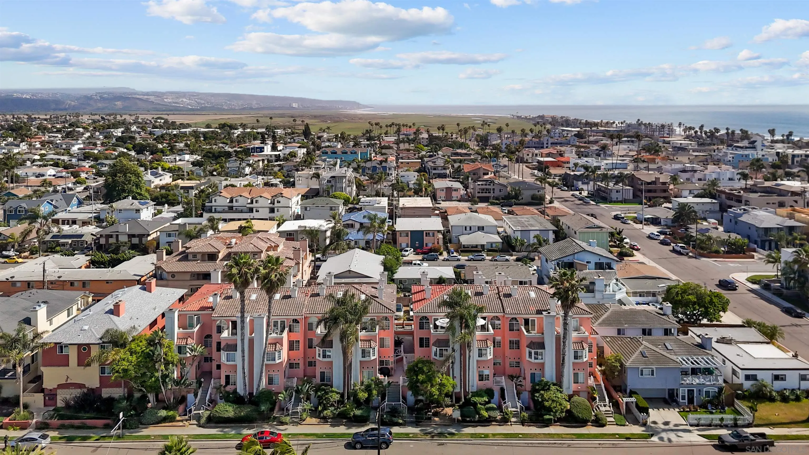 https://cdn.realtyfeed.com/cdn/127/260011629/8a8b5657f21542424f70198fbed53d54.webp