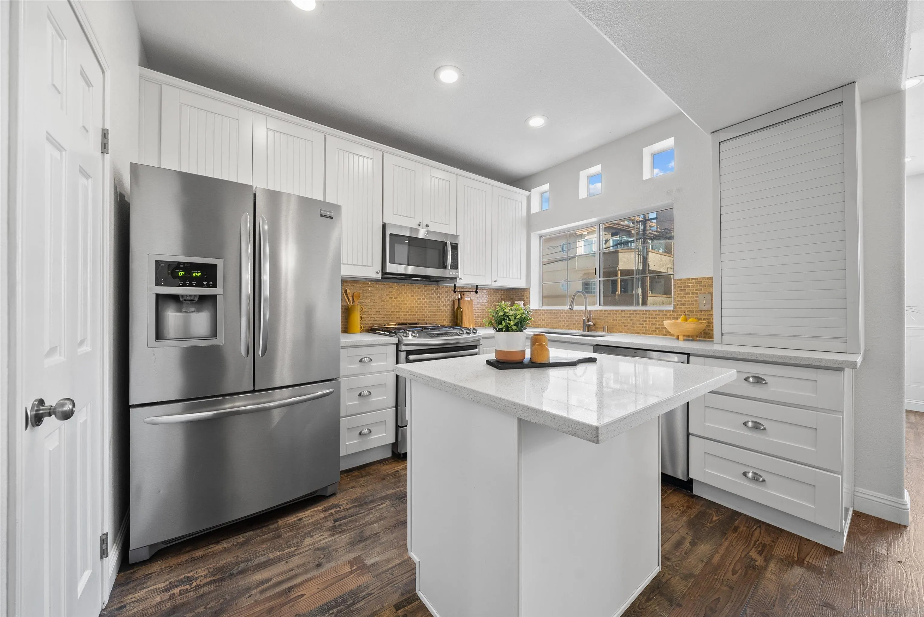 https://cdn.realtyfeed.com/cdn/127/260011629/9705f65d3e3d05861f340bd1dfd12512.webp