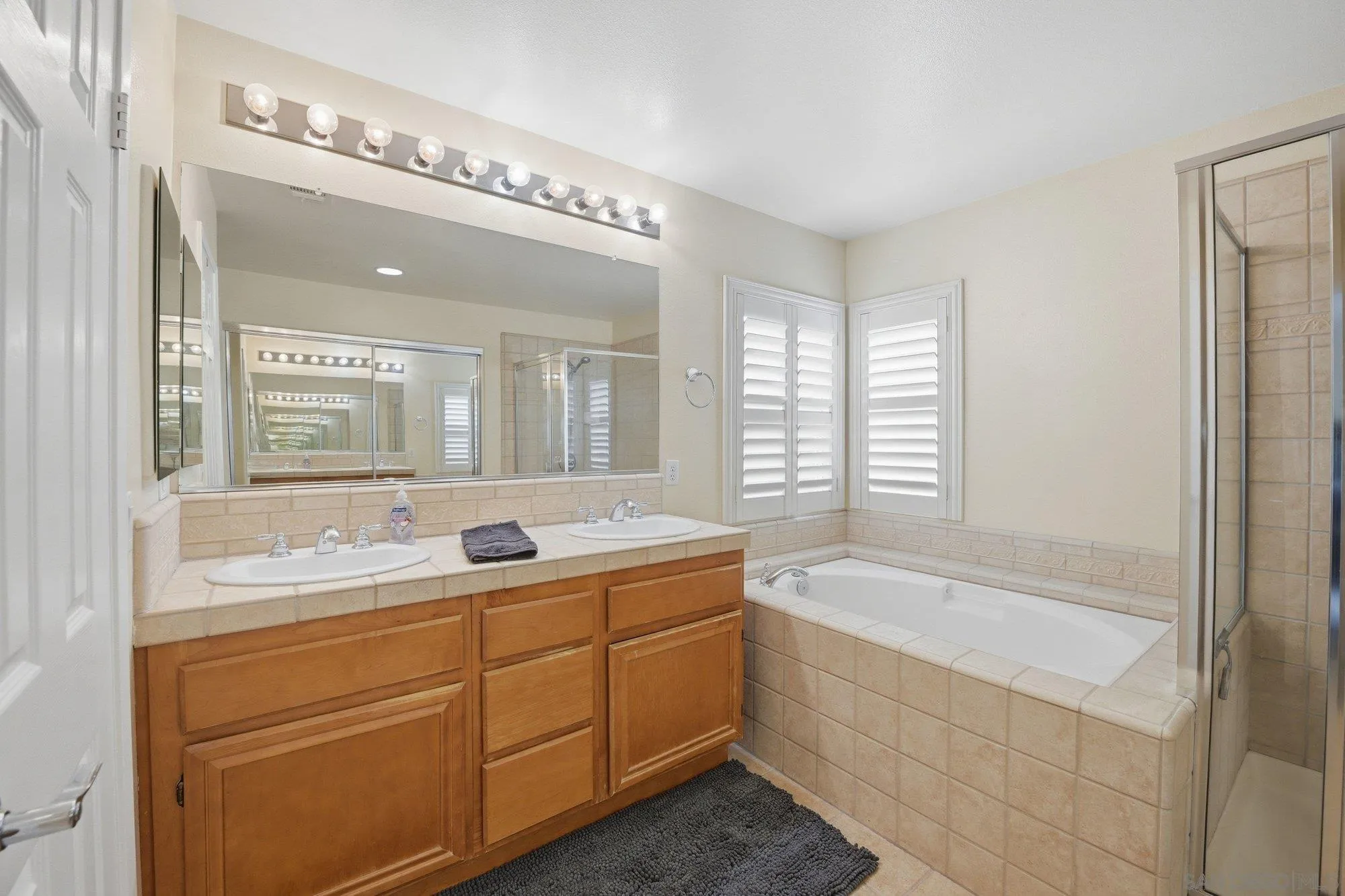 https://cdn.realtyfeed.com/cdn/127/260011631/15237deb7ef9ae4fc1fa50f76e31f7c1.webp