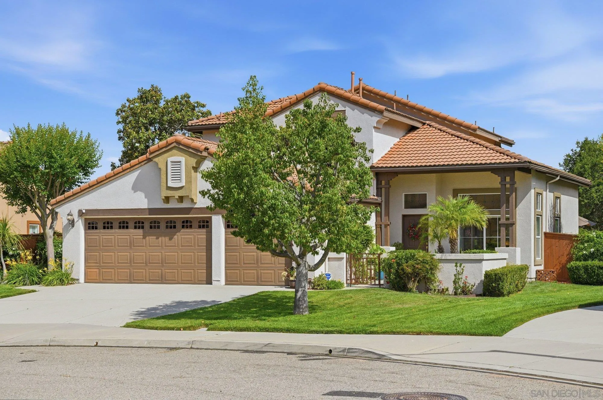 https://cdn.realtyfeed.com/cdn/127/260011631/6caaba51b9f9be66280590bd19eeb795.webp