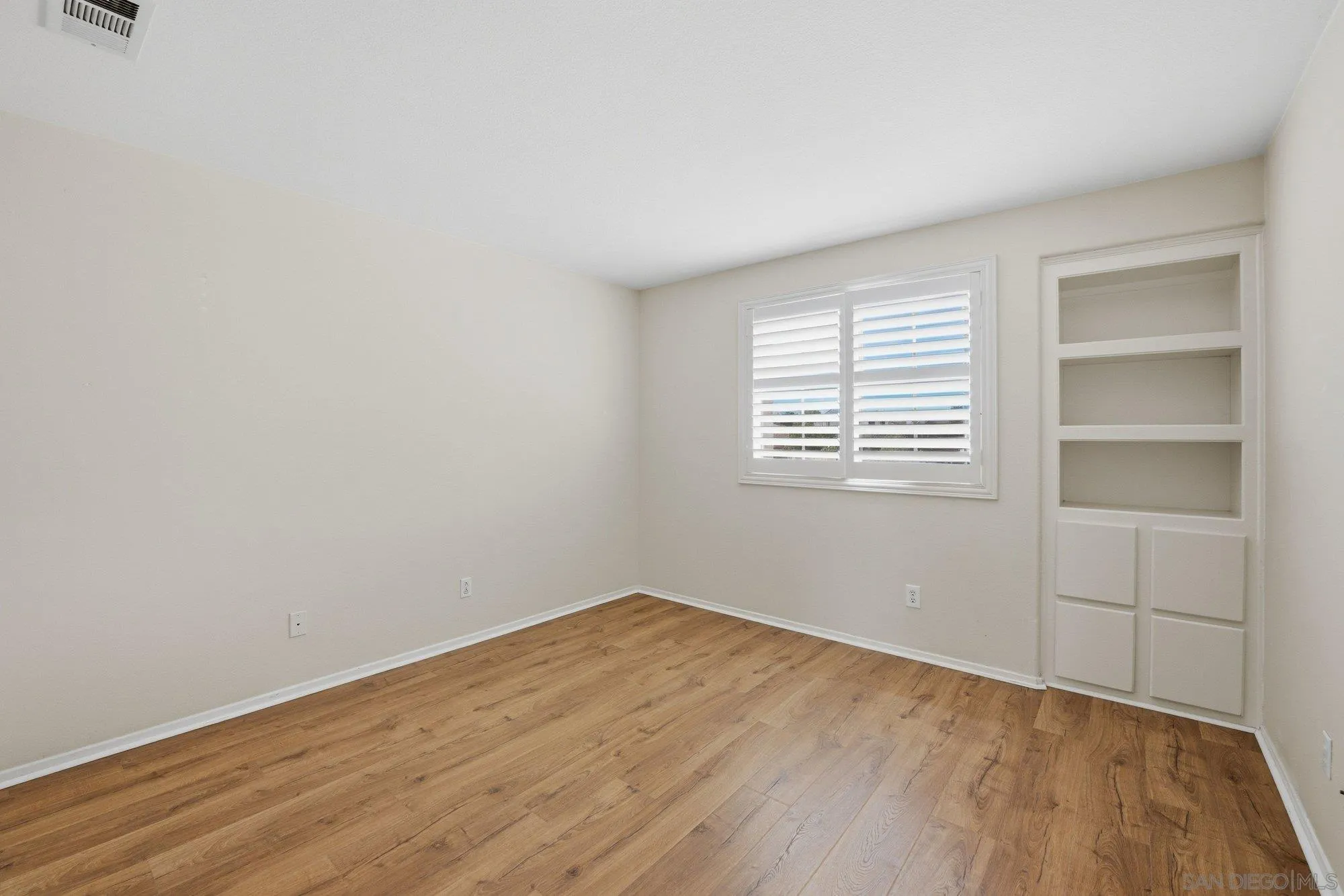 https://cdn.realtyfeed.com/cdn/127/260011631/76948581432ed6b609c1177370b6f802.webp