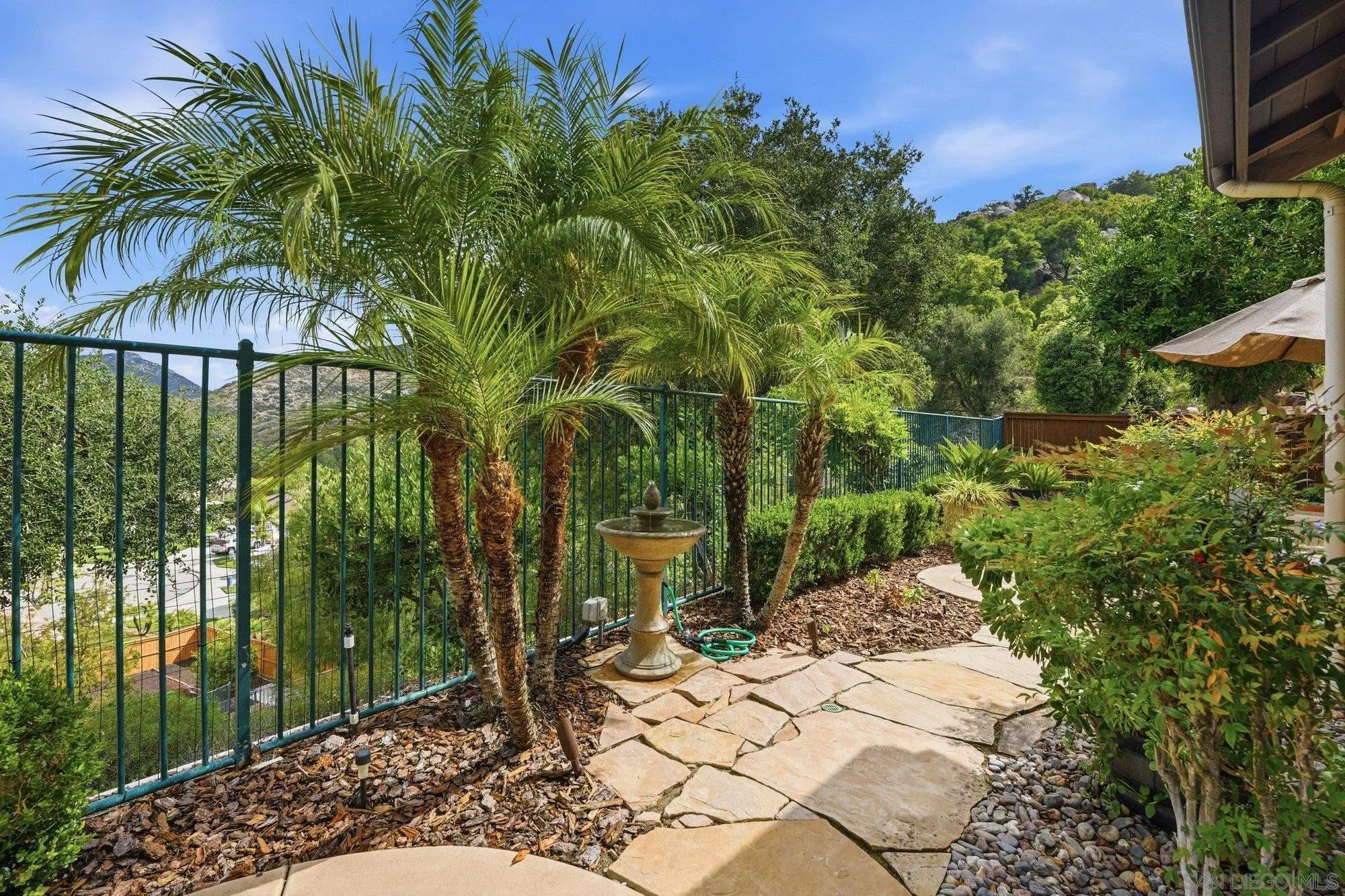 https://cdn.realtyfeed.com/cdn/127/260011631/a2f1b16865dc5cf281ec762611f736ee.webp