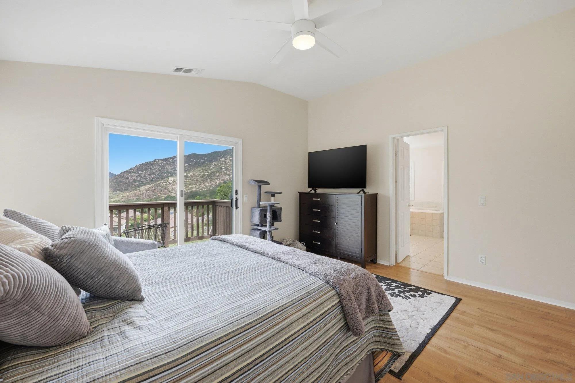 https://cdn.realtyfeed.com/cdn/127/260011631/d607e4f7c60e99c1beef64f6cea1053c.webp
