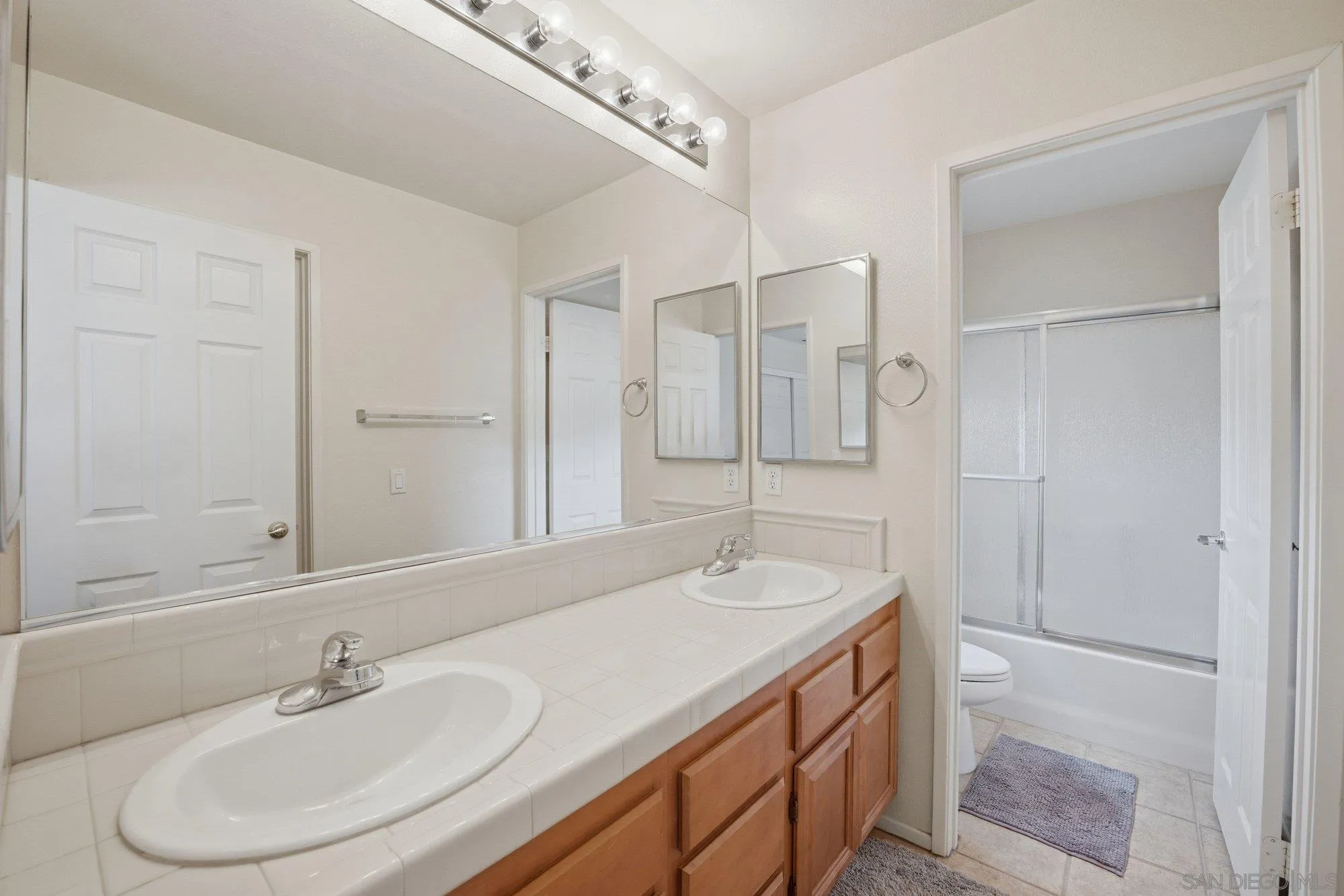 https://cdn.realtyfeed.com/cdn/127/260011631/df854cfdc632cc5c32798812240be2bc.webp