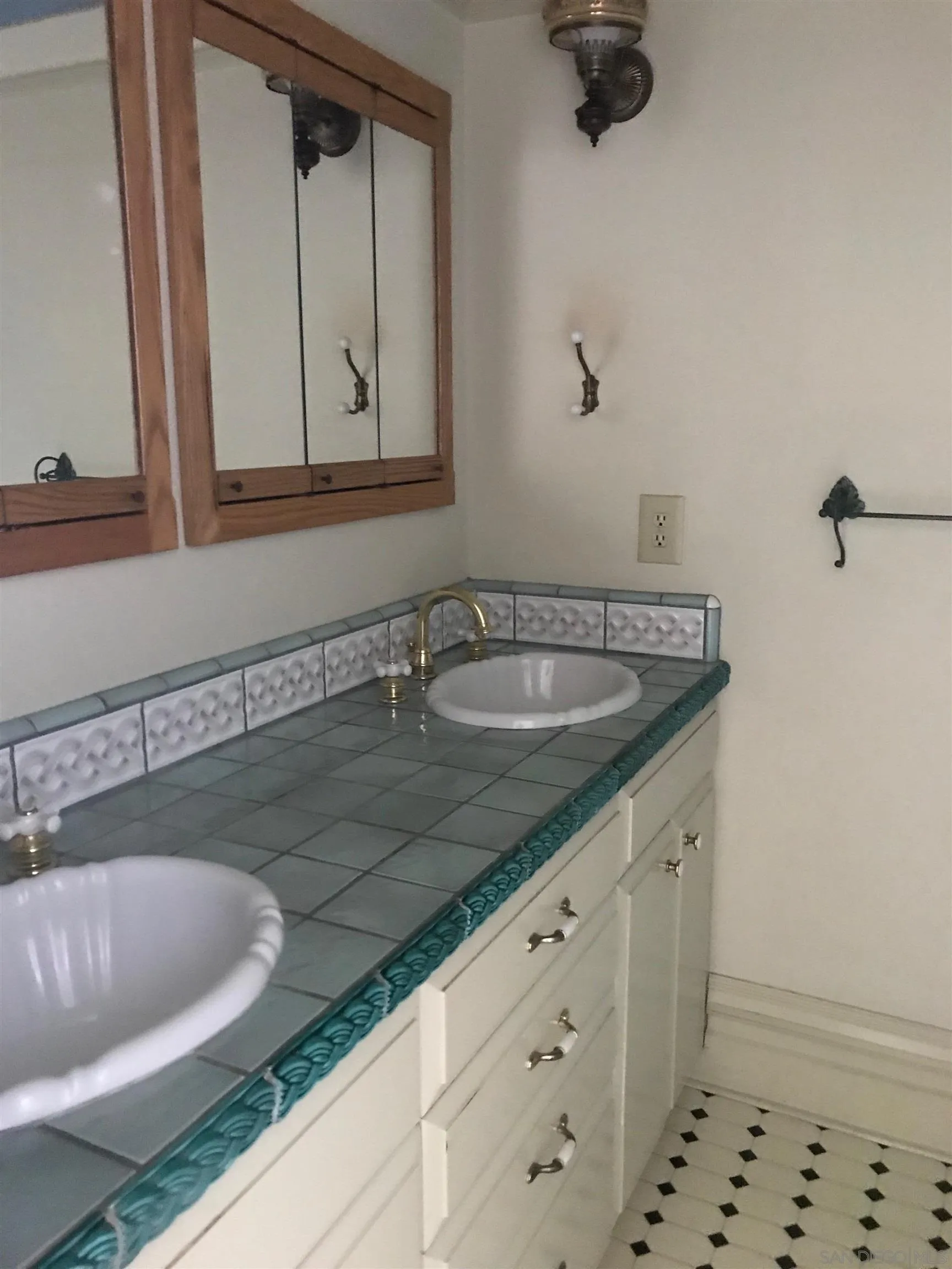 https://cdn.realtyfeed.com/cdn/127/260011632/57056aa3e53205154bd14aa9cc3e20fb.webp