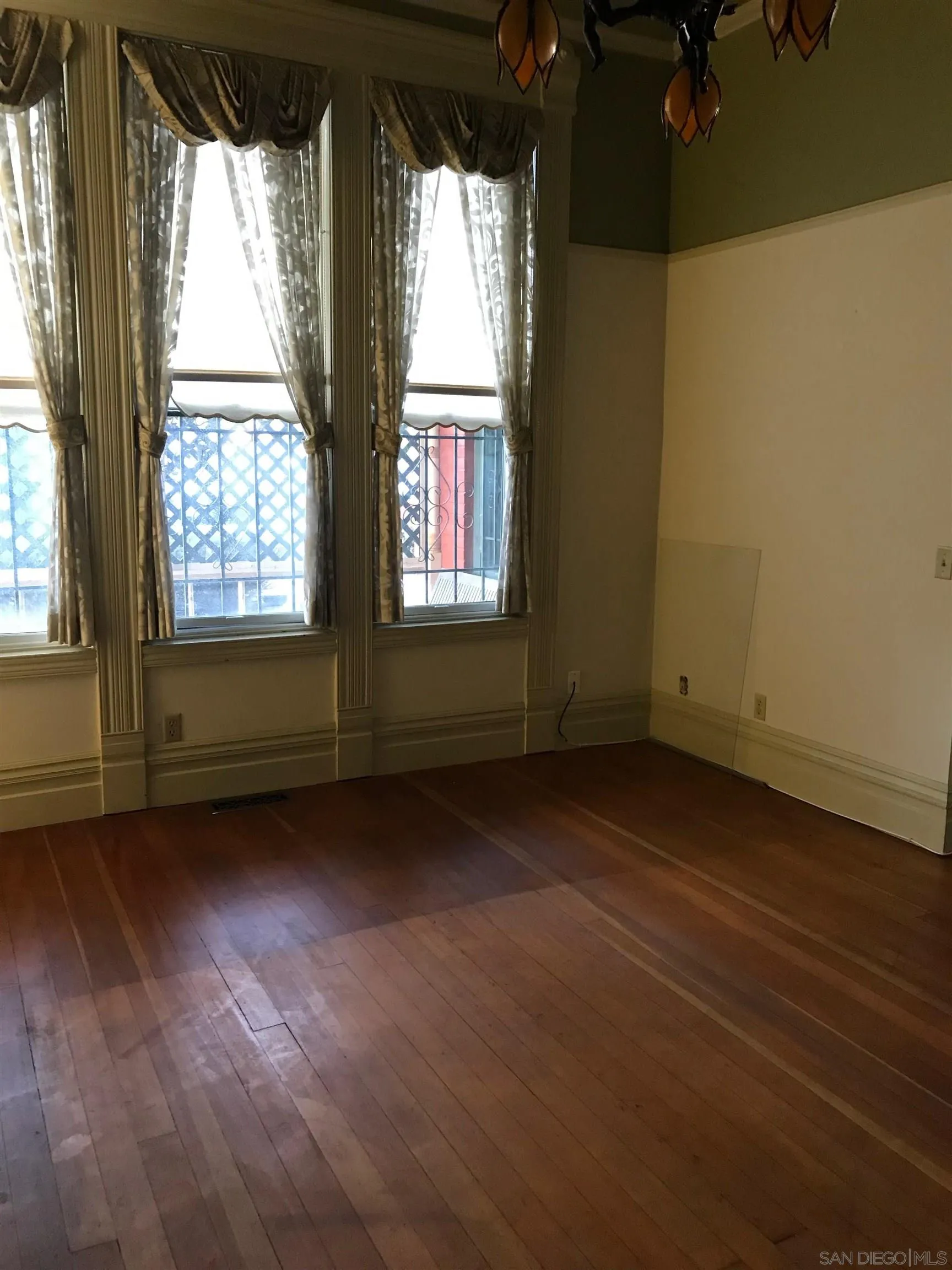 https://cdn.realtyfeed.com/cdn/127/260011632/d2a91b4a6cf82ce8242766d35b3ed3c8.webp