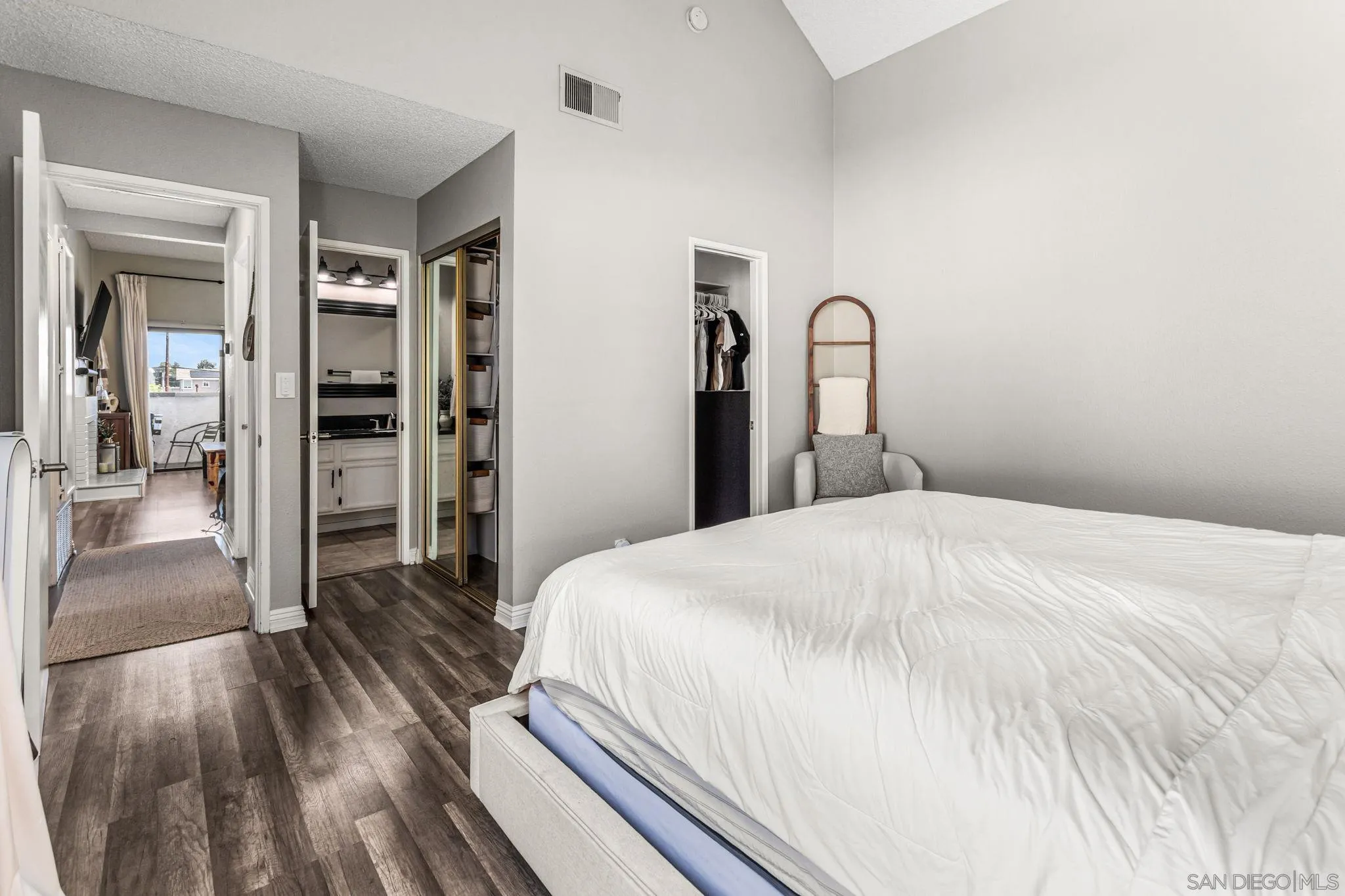 Photo #11: 260011633 Listing: Photo #11