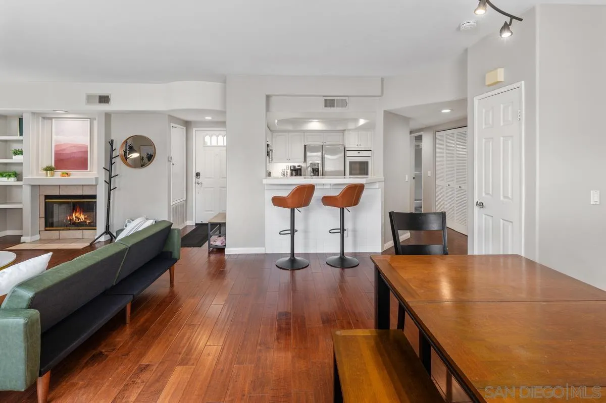 https://cdn.realtyfeed.com/cdn/127/260011636/323e4fd48e1d94e470cb20bff97773f2.webp