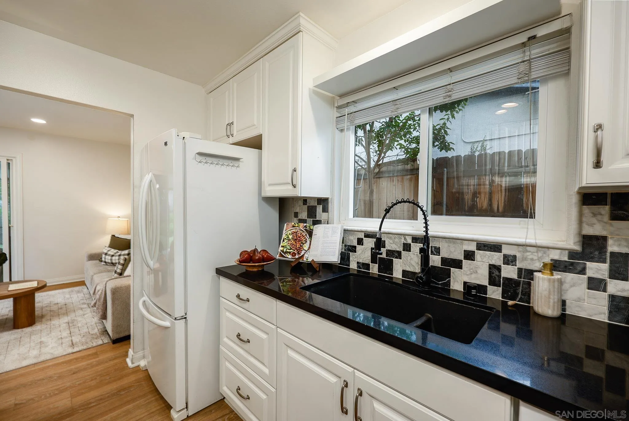 https://cdn.realtyfeed.com/cdn/127/260011637/5539620359f52d0bcb4f0d9b5e232bcb.webp