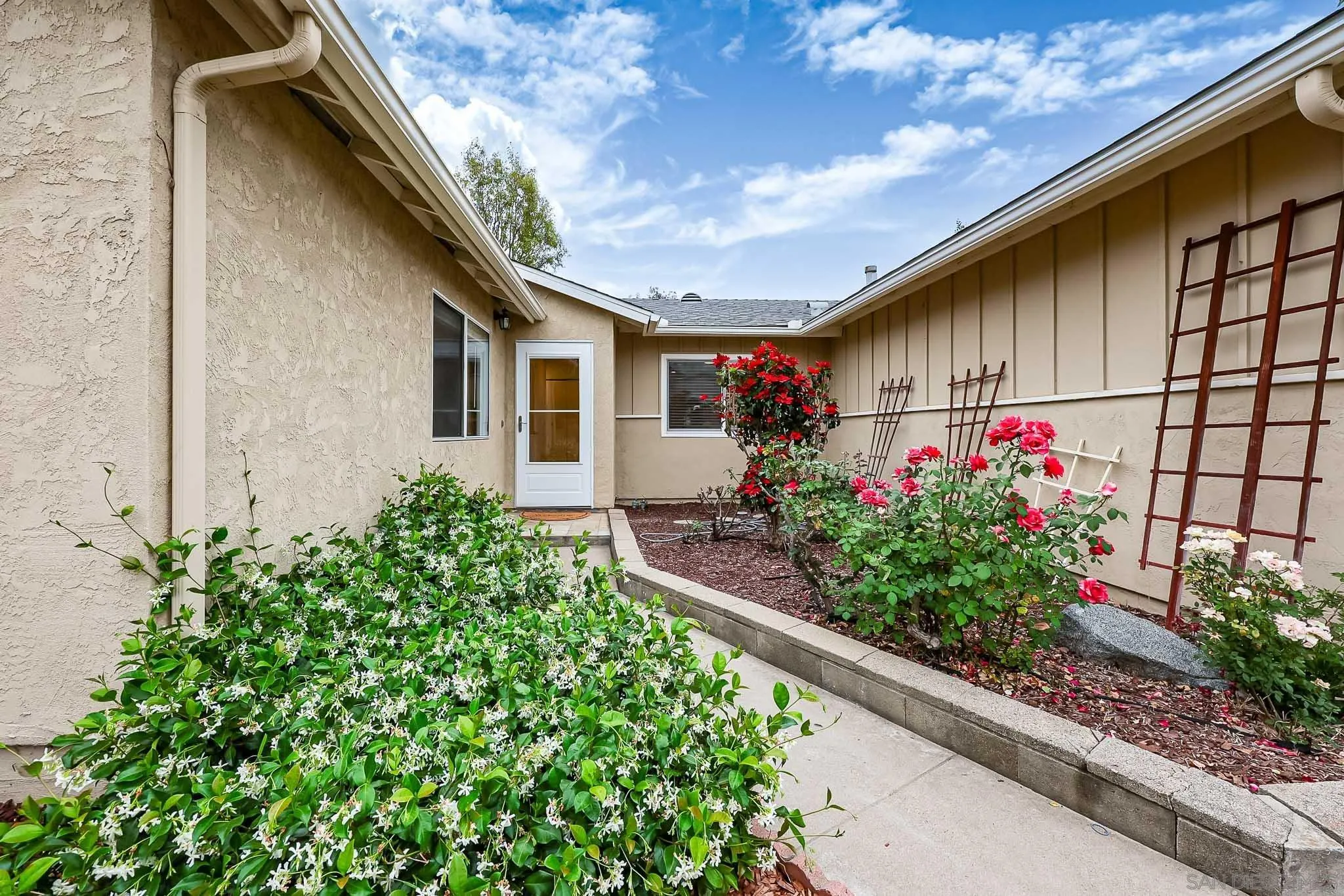 https://cdn.realtyfeed.com/cdn/127/260011637/6d5a4d6e99bae9447fe07d884f1d5315.webp