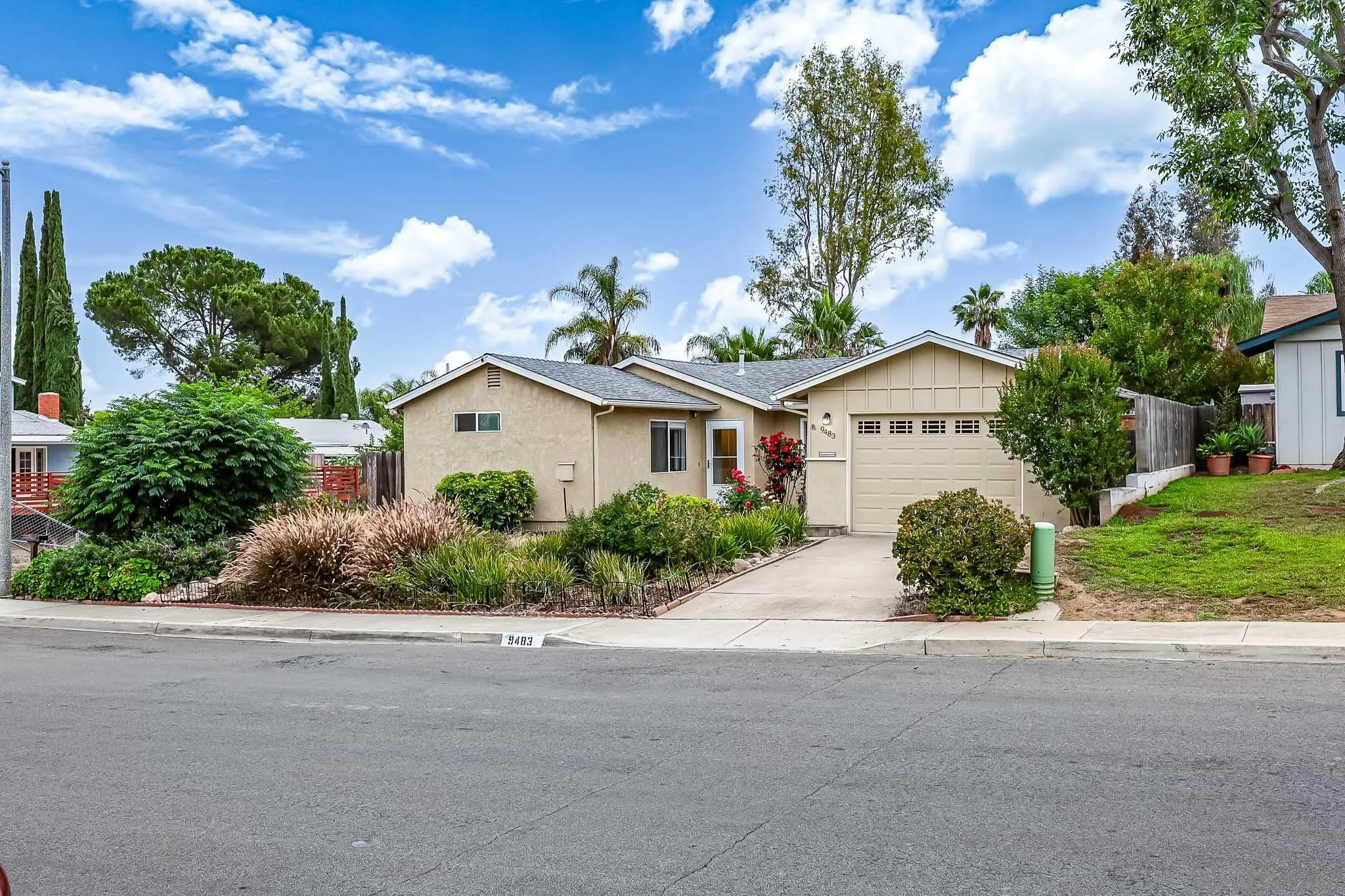 https://cdn.realtyfeed.com/cdn/127/260011637/9f88ce86cecb86567bc423bce5d7d328.webp