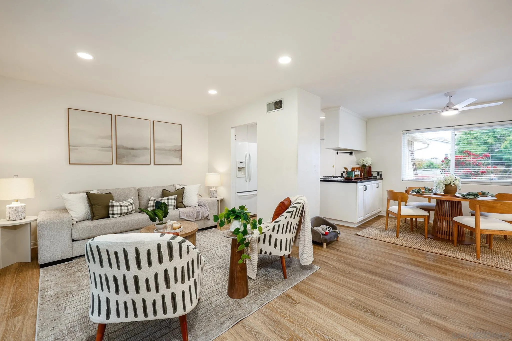 https://cdn.realtyfeed.com/cdn/127/260011637/b4084dee00a4dc41ba1ba37fe5a41d16.webp