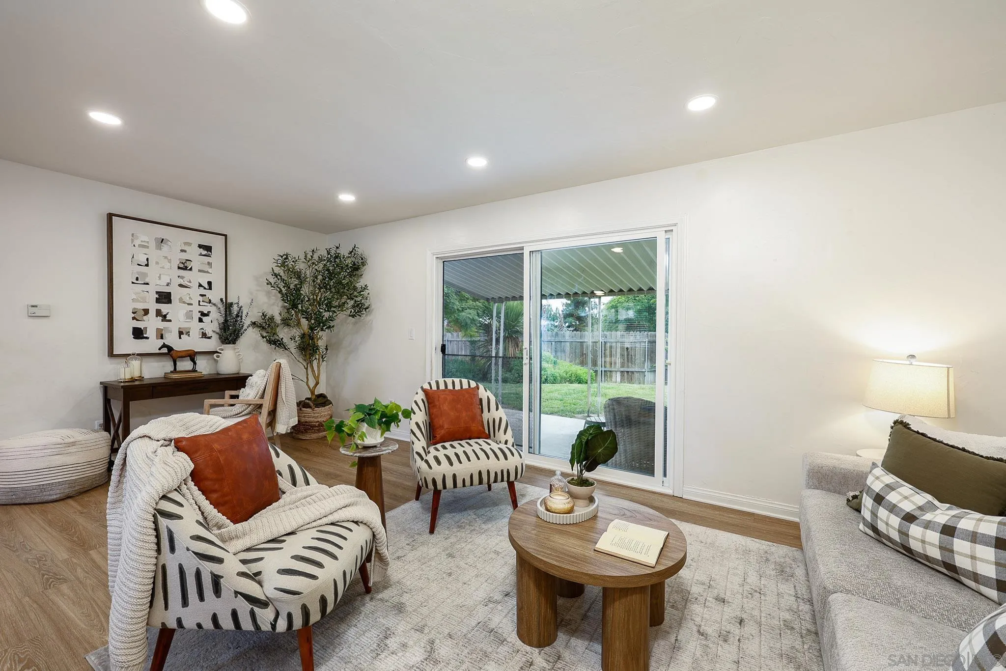 https://cdn.realtyfeed.com/cdn/127/260011637/b9cba9c202191e0e83c2d45bc554e393.webp