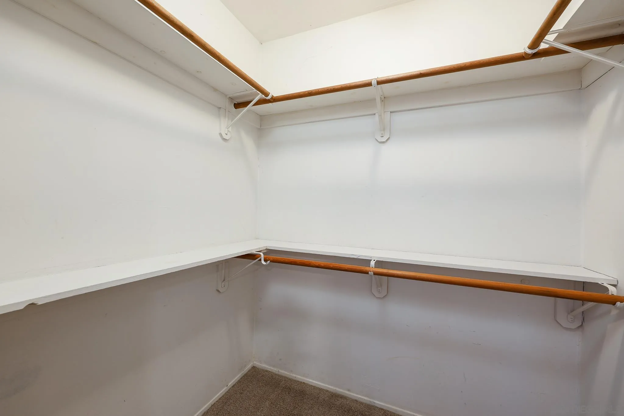 https://cdn.realtyfeed.com/cdn/127/260011637/c9e9cdcb8556eaf7f6117f224c024445.webp