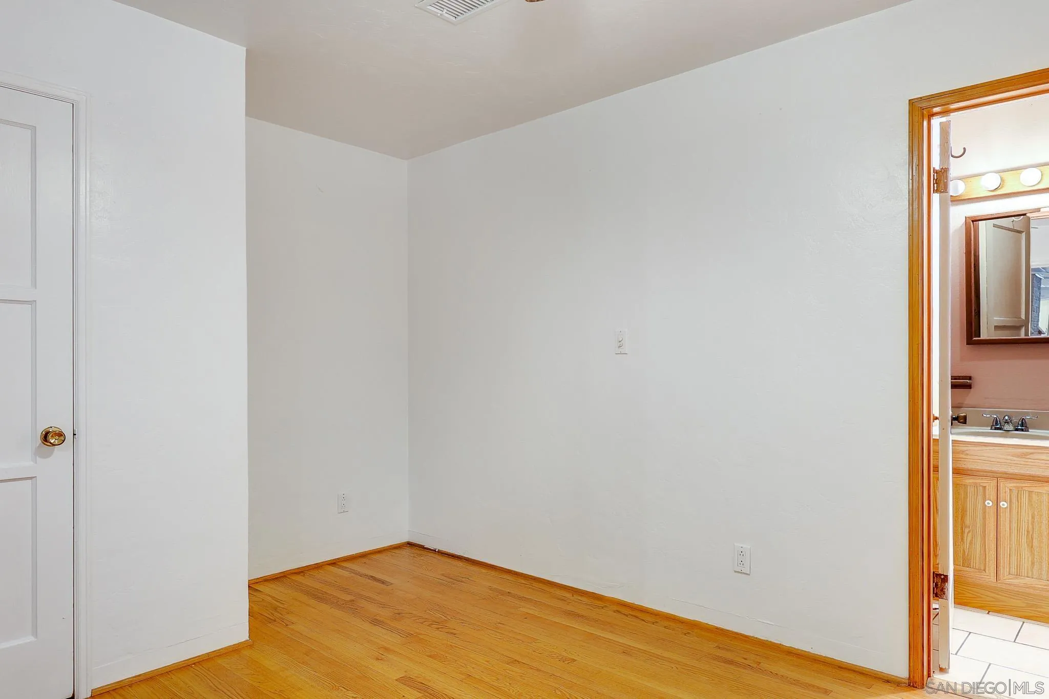 https://cdn.realtyfeed.com/cdn/127/260011641/0f540dd250816ff89e29b3ee2f0b0fd4.webp