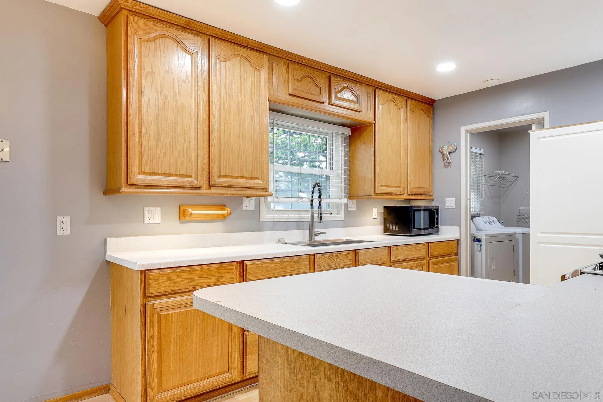 https://cdn.realtyfeed.com/cdn/127/260011641/101ffbae2667497860691aa5b45a5c16.webp