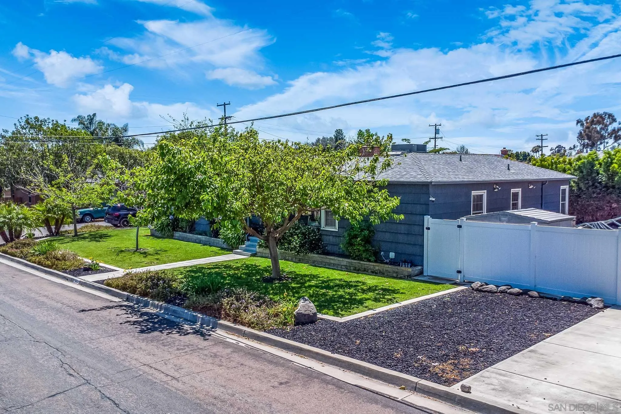 https://cdn.realtyfeed.com/cdn/127/260011641/5499edd4f7e4857e9be661a3ee2d4613.webp