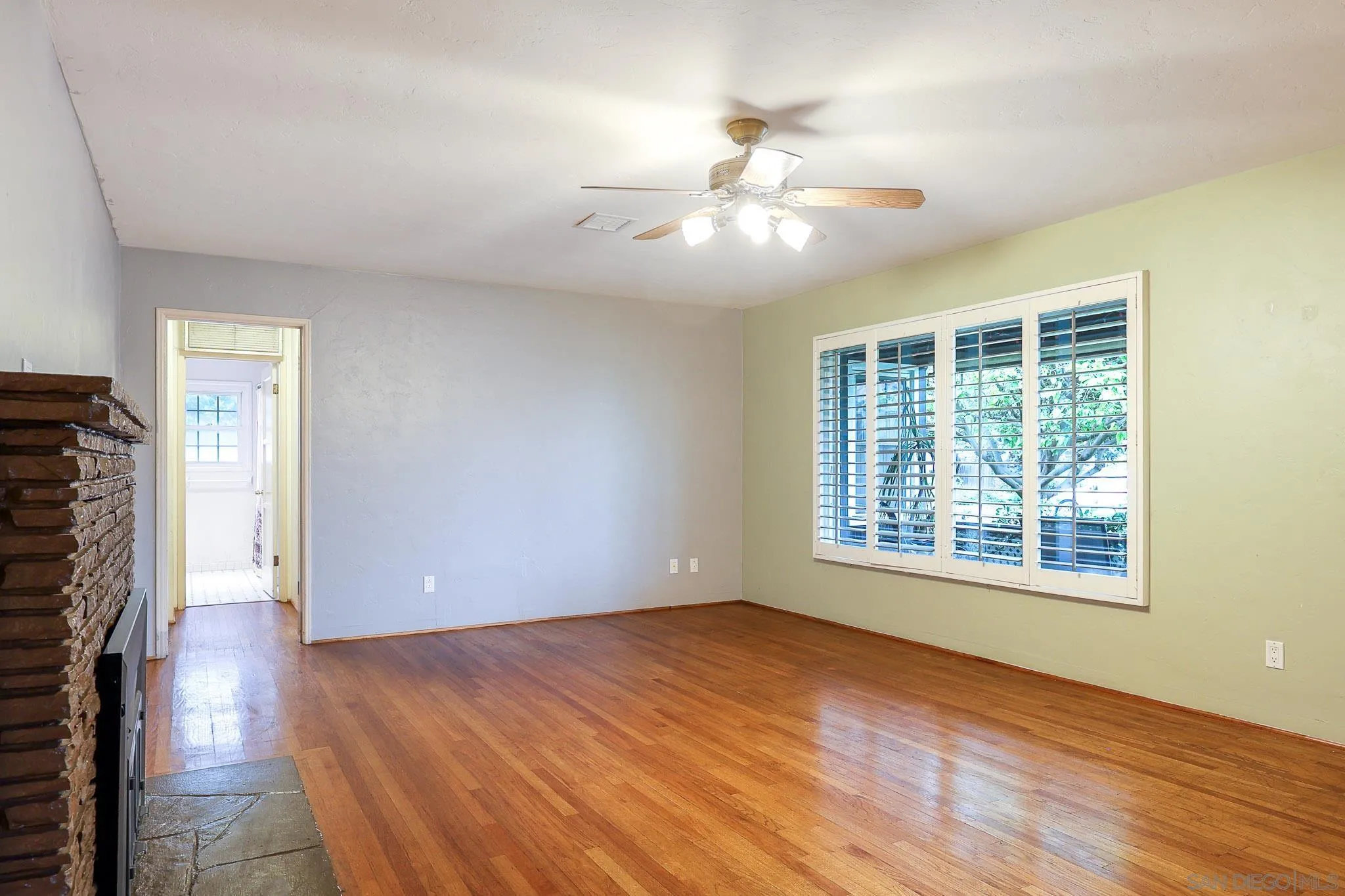 https://cdn.realtyfeed.com/cdn/127/260011641/766041625ae3fc8c55813a12e683755b.webp