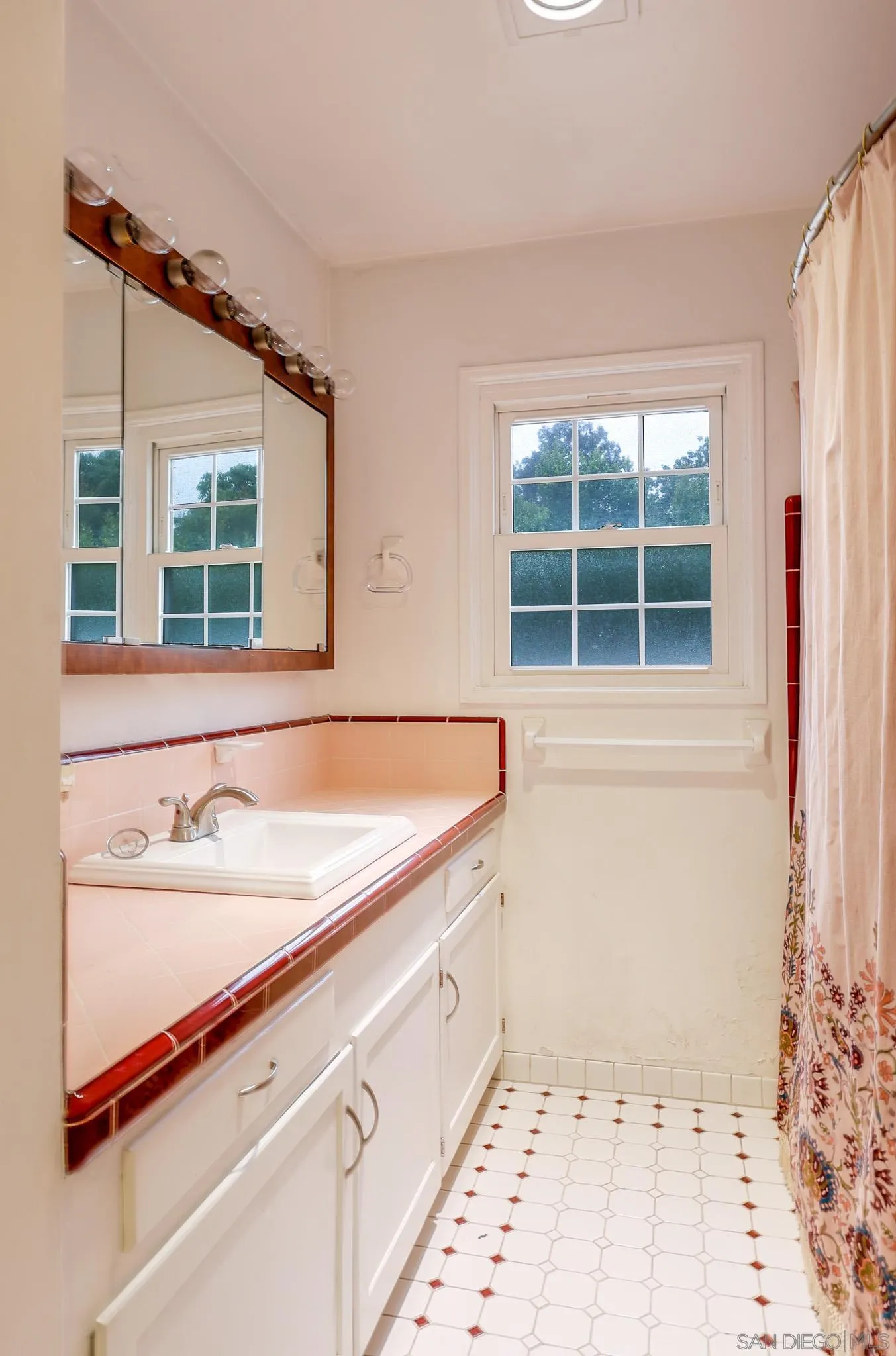 https://cdn.realtyfeed.com/cdn/127/260011641/a4826d0f40d863cbe8a9810b1507c13a.webp