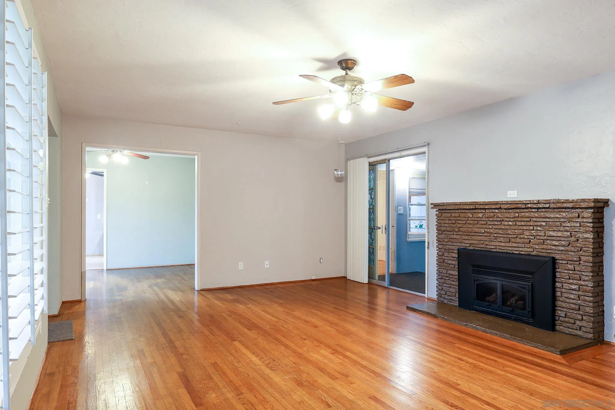https://cdn.realtyfeed.com/cdn/127/260011641/b0a6e8a31696837f0b8b946fd8f7457b.webp