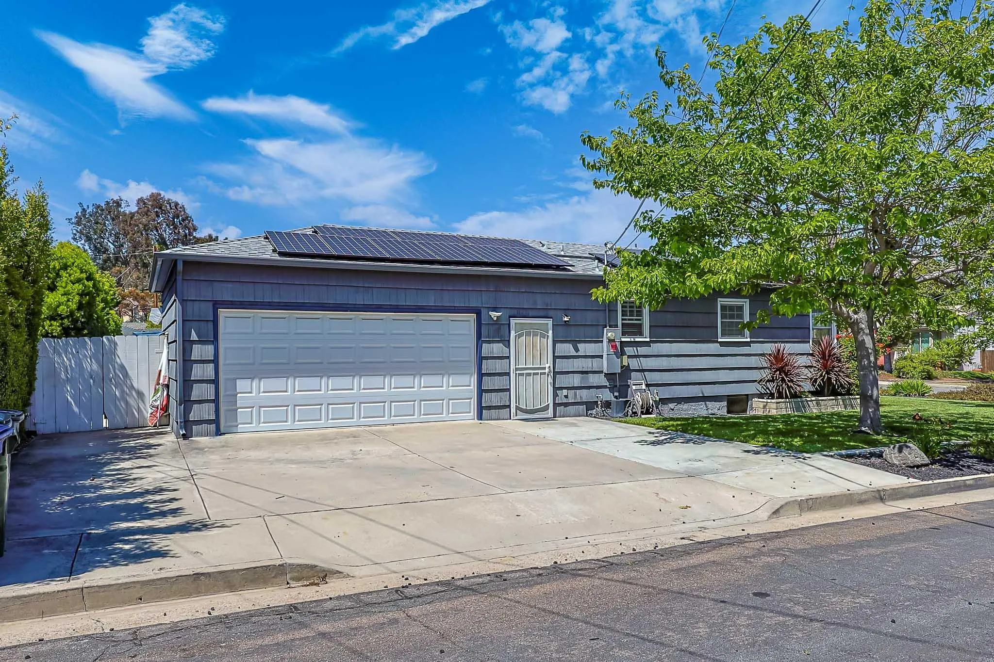 https://cdn.realtyfeed.com/cdn/127/260011641/c162677b6fe37bb8d562b534da8cb099.webp
