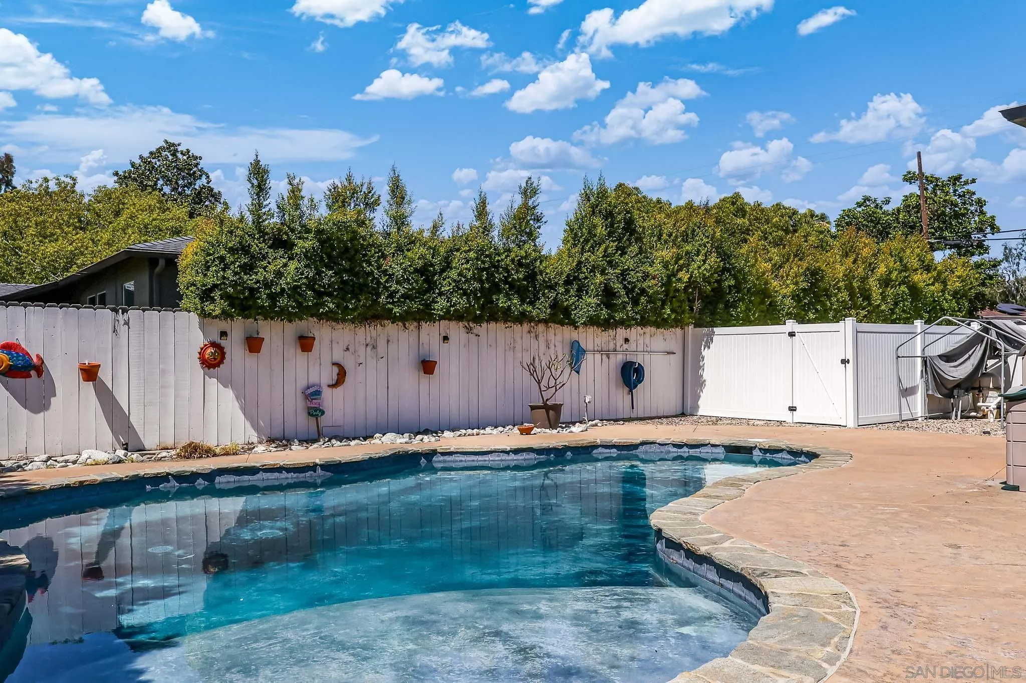 https://cdn.realtyfeed.com/cdn/127/260011641/d7ce302f78947bfc8ebdc9830a9562a5.webp