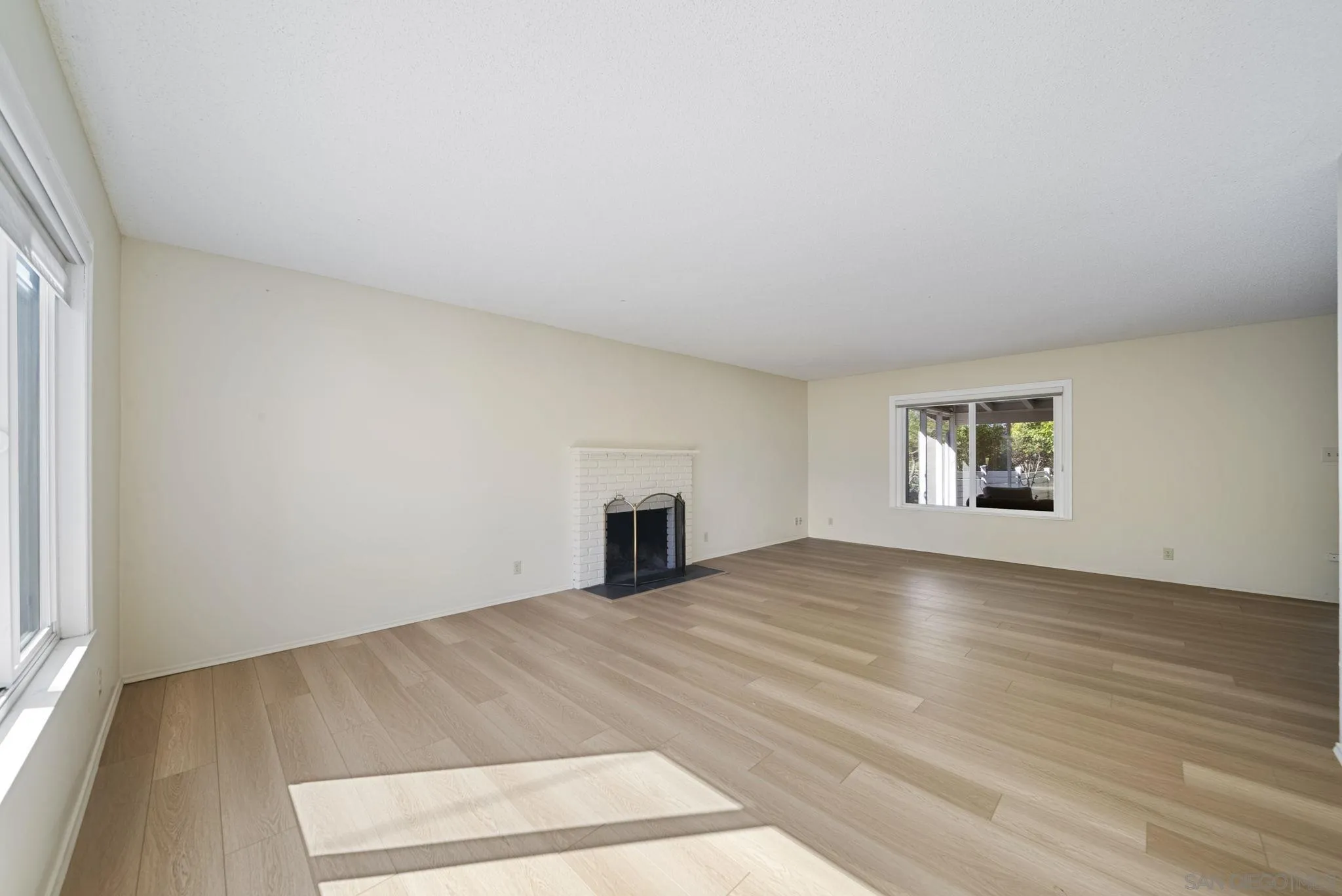 https://cdn.realtyfeed.com/cdn/127/260011642/4dbf997f540a3ba60dd3fd96d87af9e4.webp