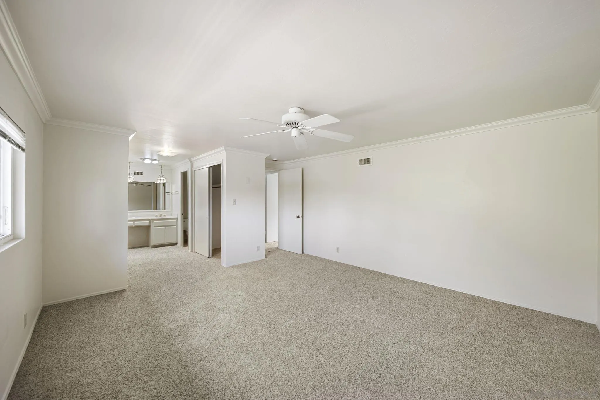 https://cdn.realtyfeed.com/cdn/127/260011642/900a8ac0e15a73ba16cb7778012241e2.webp