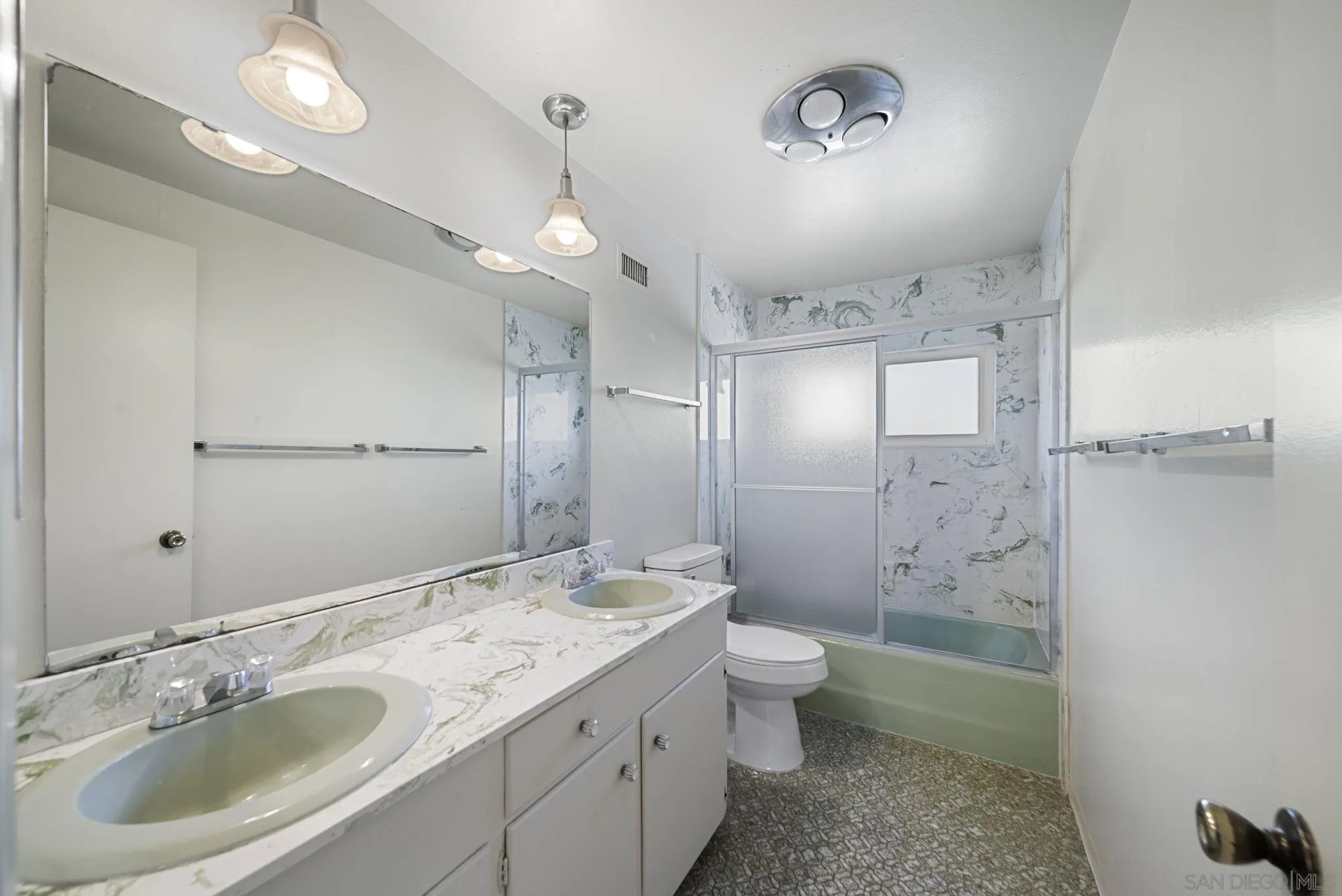 https://cdn.realtyfeed.com/cdn/127/260011642/93e5b038ee0abfdcbff48d1d51284f7a.webp
